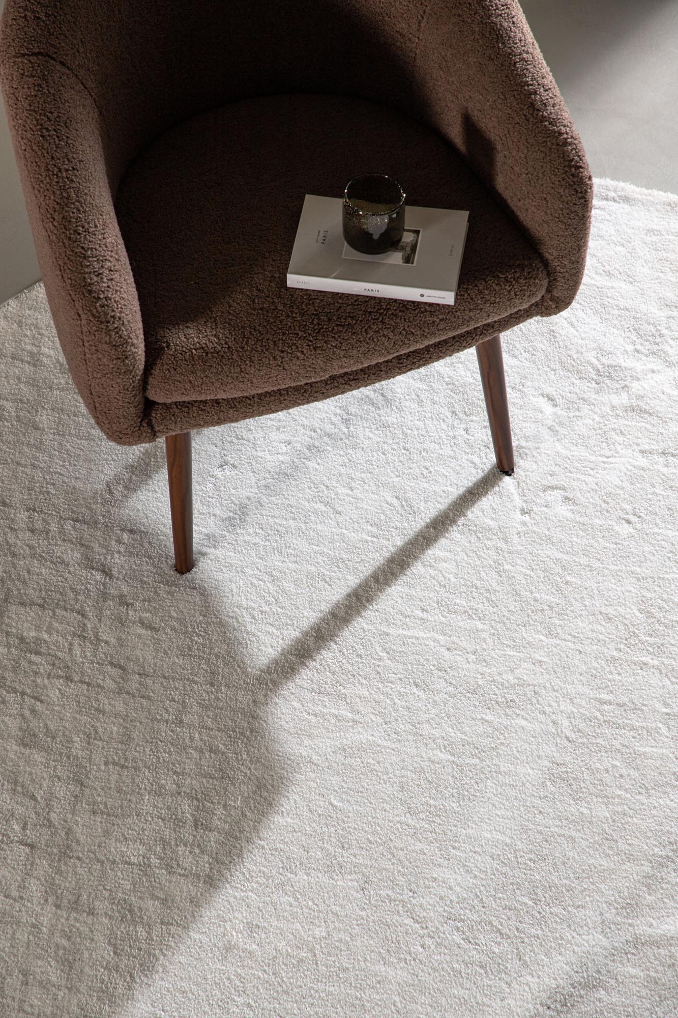 Wunderteppich in Weiss präsentiert im Onlineshop von KAQTU Design AG. Teppich ist von Venture Home