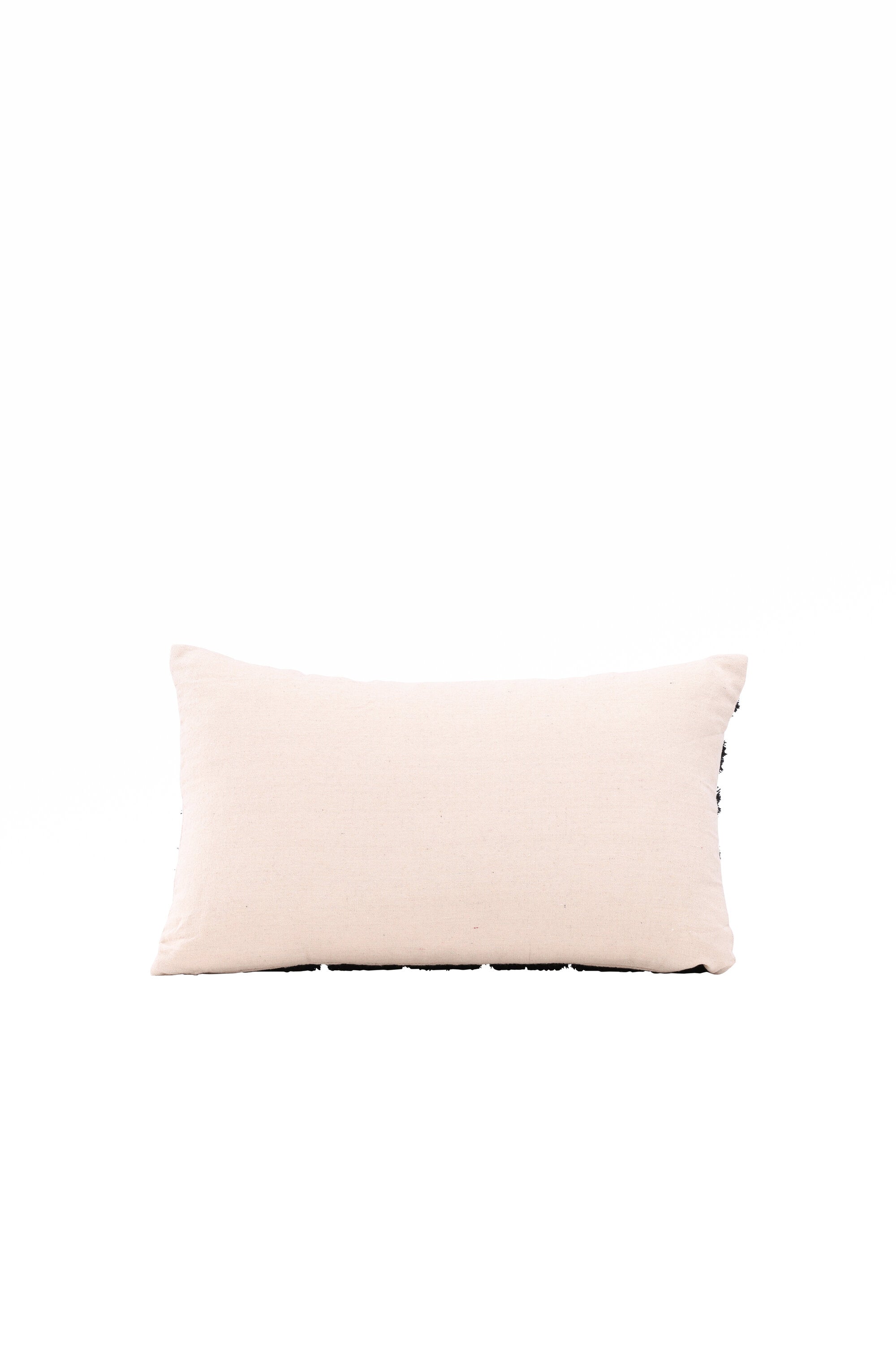 Lova Kissenbezug in Schwarz präsentiert im Onlineshop von KAQTU Design AG. Deko Kissenbezug ist von Venture Home