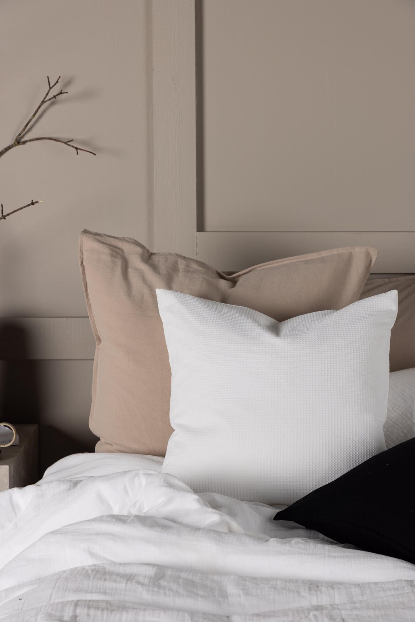 Celine Kissenbezug: Eleganz und Komfort in Beige für einladende Wohnräume.