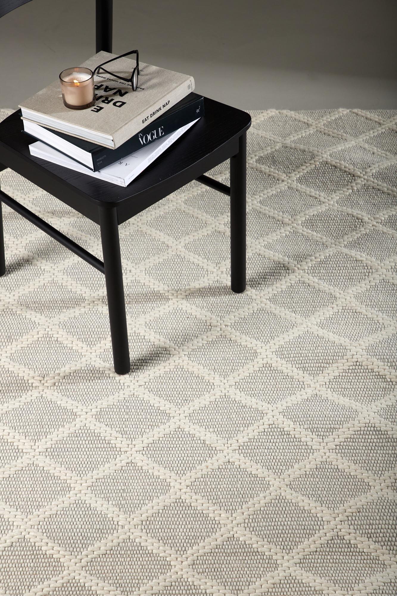 Cloudy Teppich: Luxuriöse Weichheit für zeitgemässe Wohnräume.