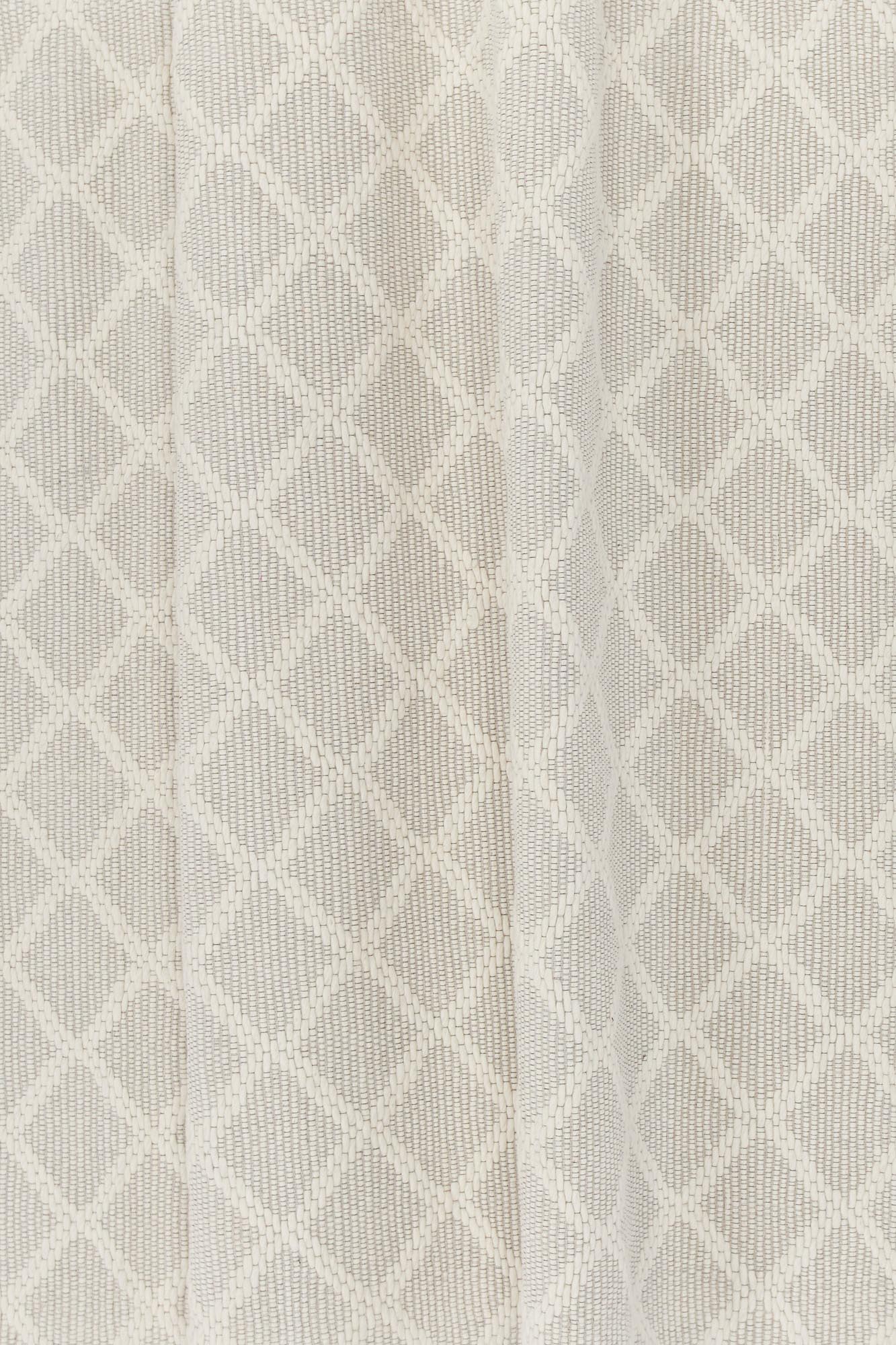 Cloudy Teppich: Stilvolle Behaglichkeit für moderne Wohnwelten.