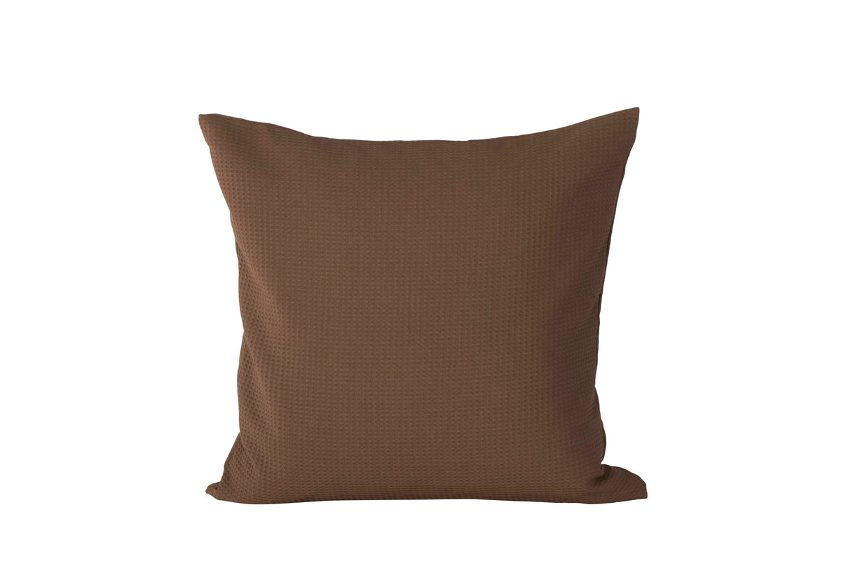 Celine Kissenbezug in Dunkelbraun präsentiert im Onlineshop von KAQTU Design AG. Deko Kissenbezug ist von Venture Home