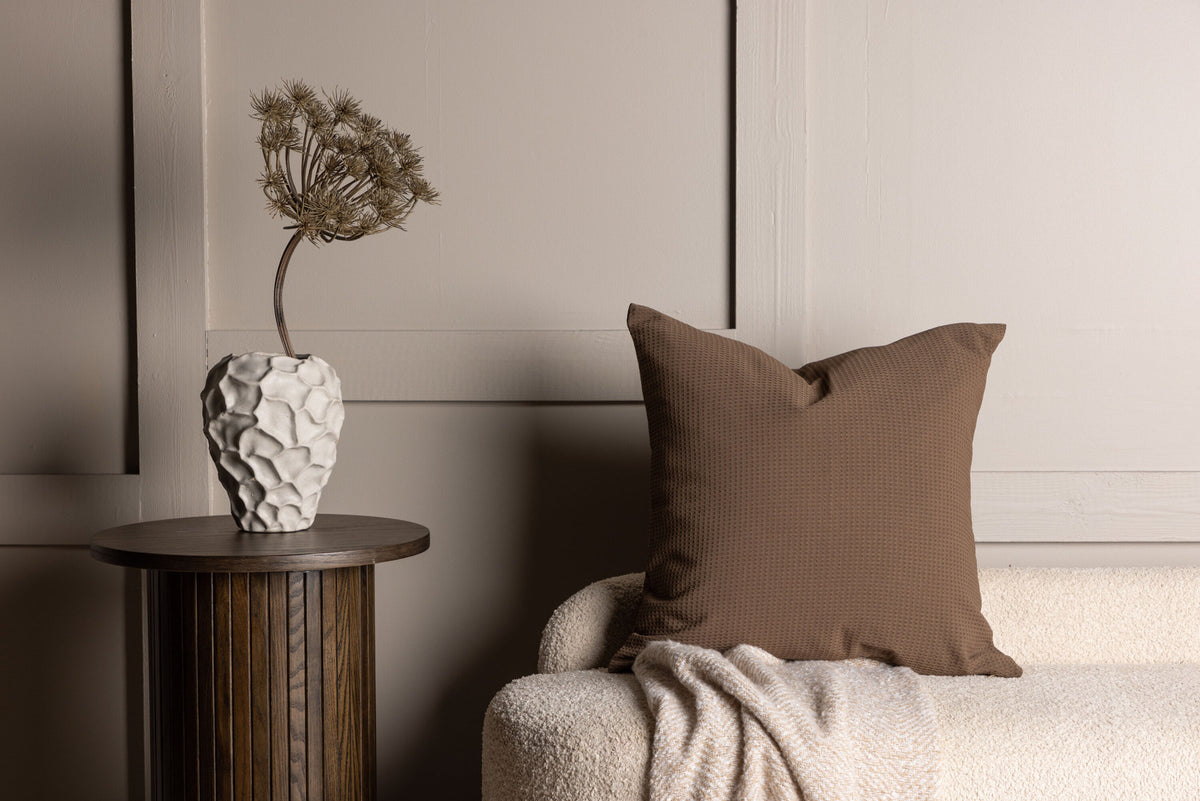Celine Kissenbezug in Dunkelbraun präsentiert im Onlineshop von KAQTU Design AG. Deko Kissenbezug ist von Venture Home