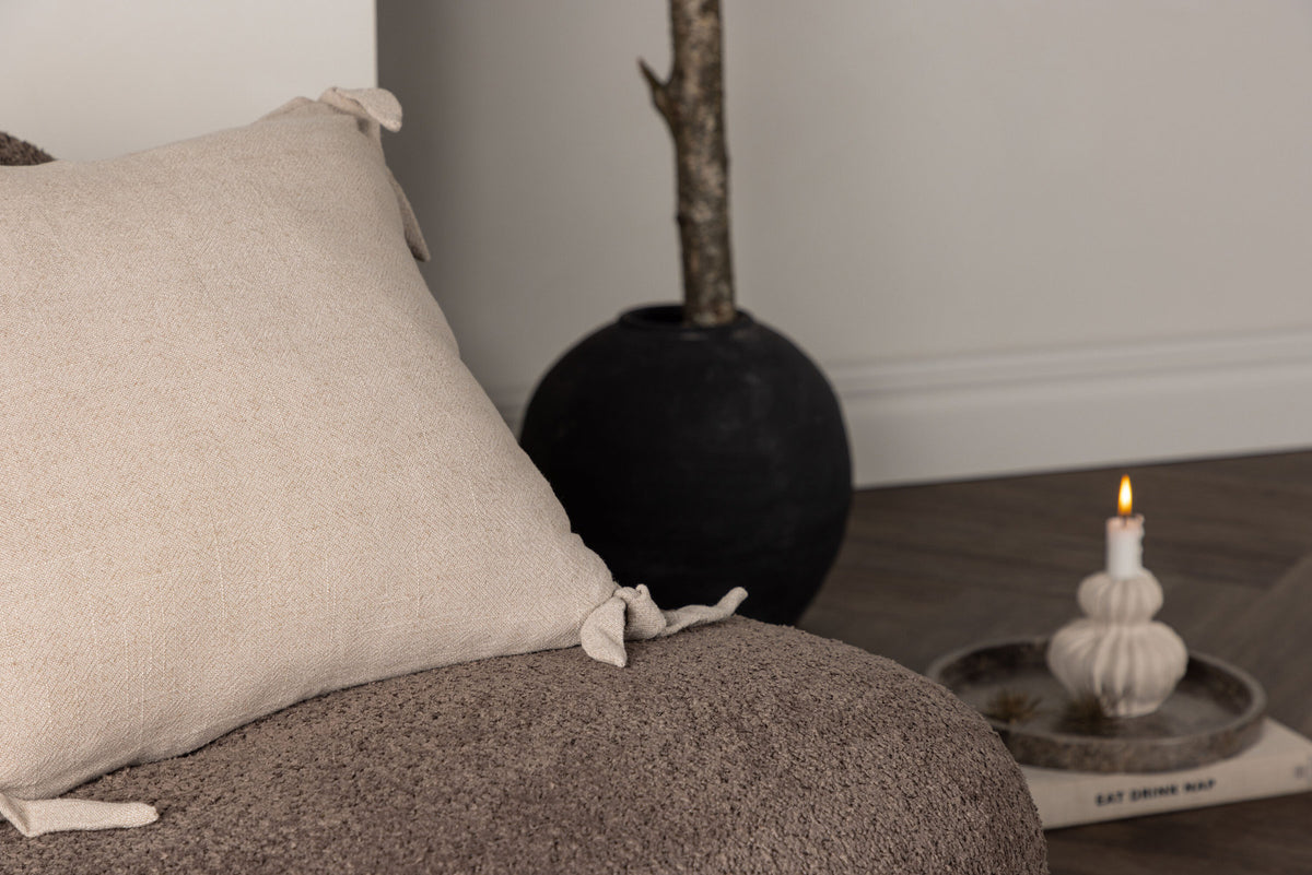Nora Kissenbezug in Beige präsentiert im Onlineshop von KAQTU Design AG. Deko Kissenbezug ist von Venture Home