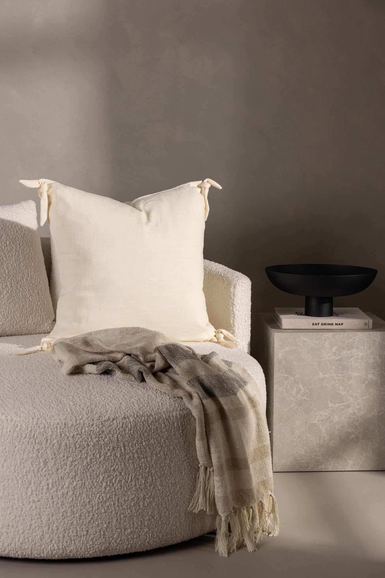 Nora Kissenbezug von Venture Home: Stilvoller Akzent in warmem Beige.