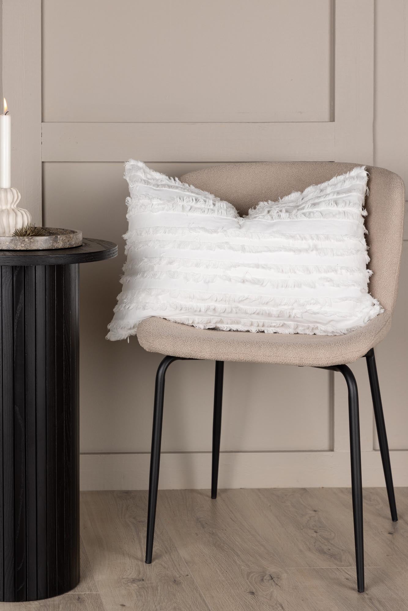 Edith Kissenbezug: Elegantes Design aus hochwertiger Baumwolle für ein modernes Wohnambiente.