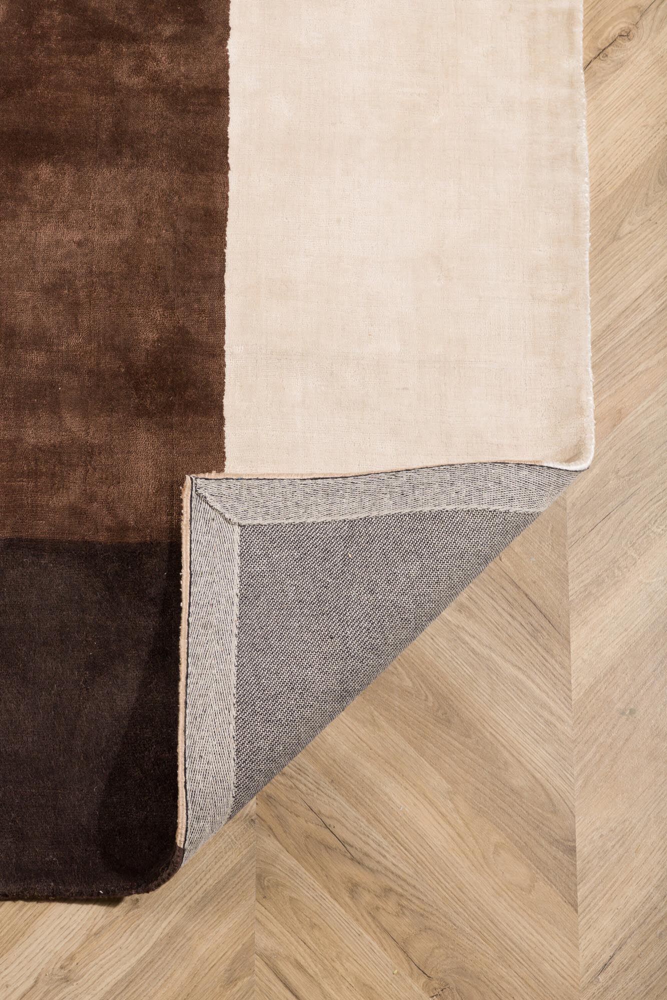 Arvid Teppich in Braun präsentiert im Onlineshop von KAQTU Design AG. Teppich ist von Venture Home