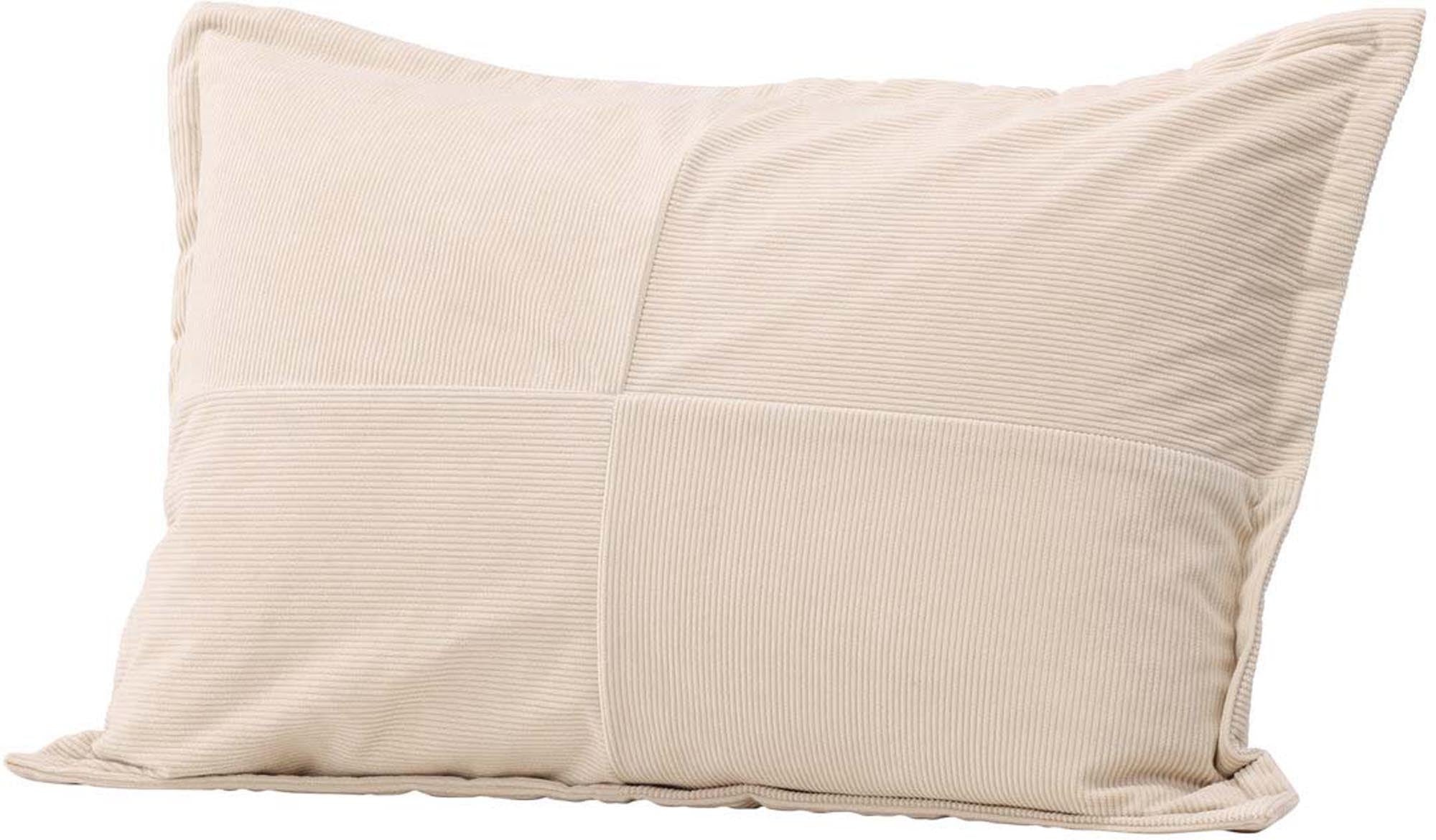 Entdecken Sie den Lykke Kissenbezug von Venture Home: Eleganter Beigeton, nostalgischer Manchester-Stoff und pflegeleichter Samt für stilvolle Akzente.