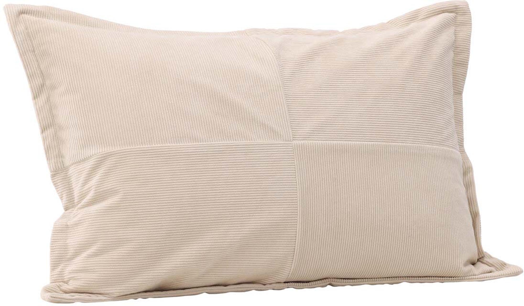 Verleihen Sie Ihrem Wohnraum mit dem Lykke Kissenbezug von Venture Home eine elegante Note. Hochwertiger Samt und nostalgischer Stoff sorgen für Stil und Komfort.