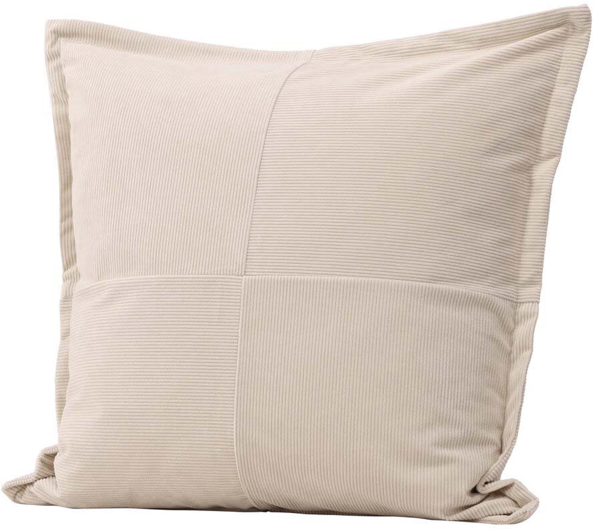 Der Lykke Kissenbezug von Venture Home vereint eleganten Manchester-Stoff mit pflegeleichtem Samt in harmonischem Beigeton für einladende Wohnakzente.
