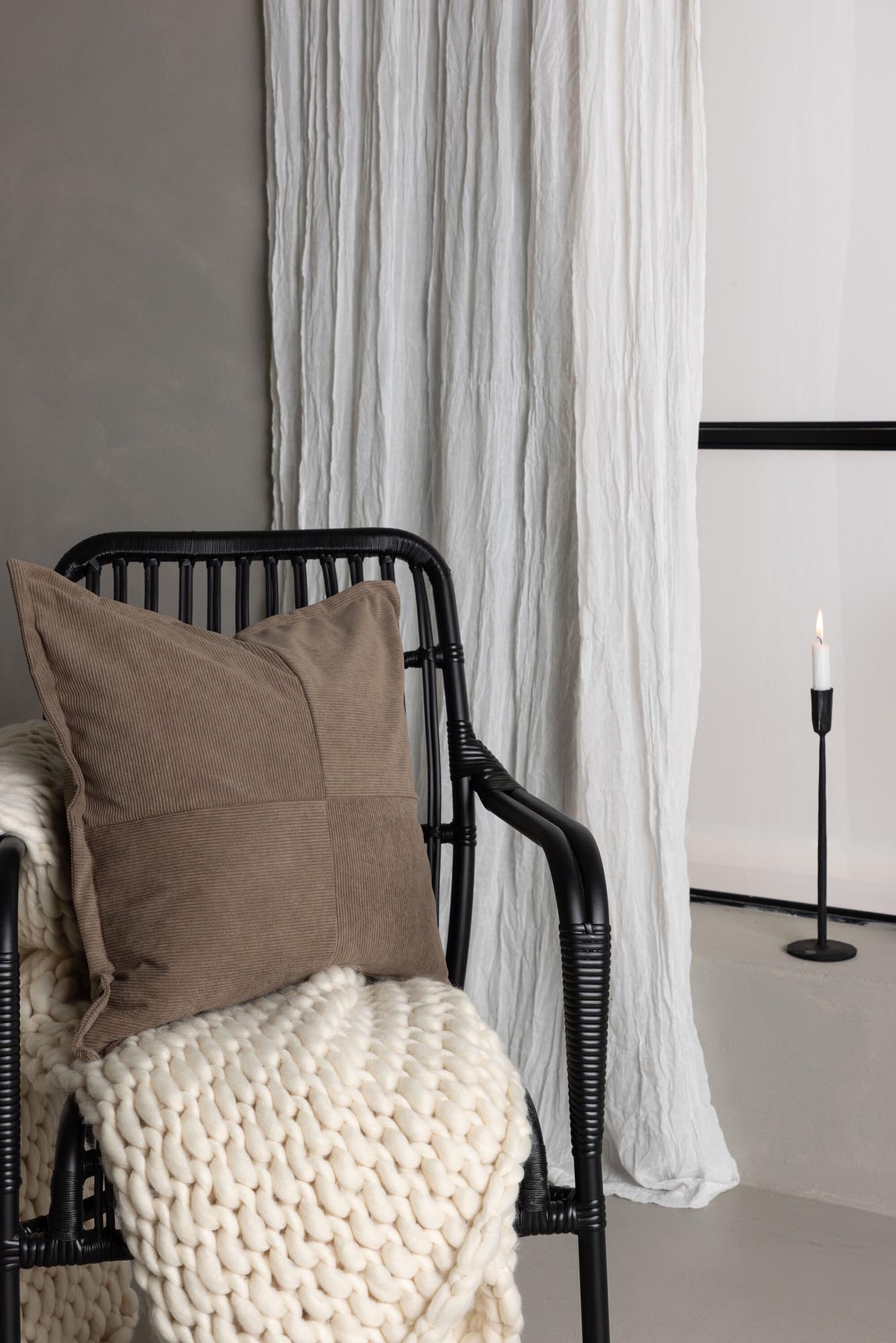 Lykke Kissenbezug von Venture Home: Eleganter Samt in Beige, harmonisch und pflegeleicht, ideal für stilvolle Akzente in jedem Raum.