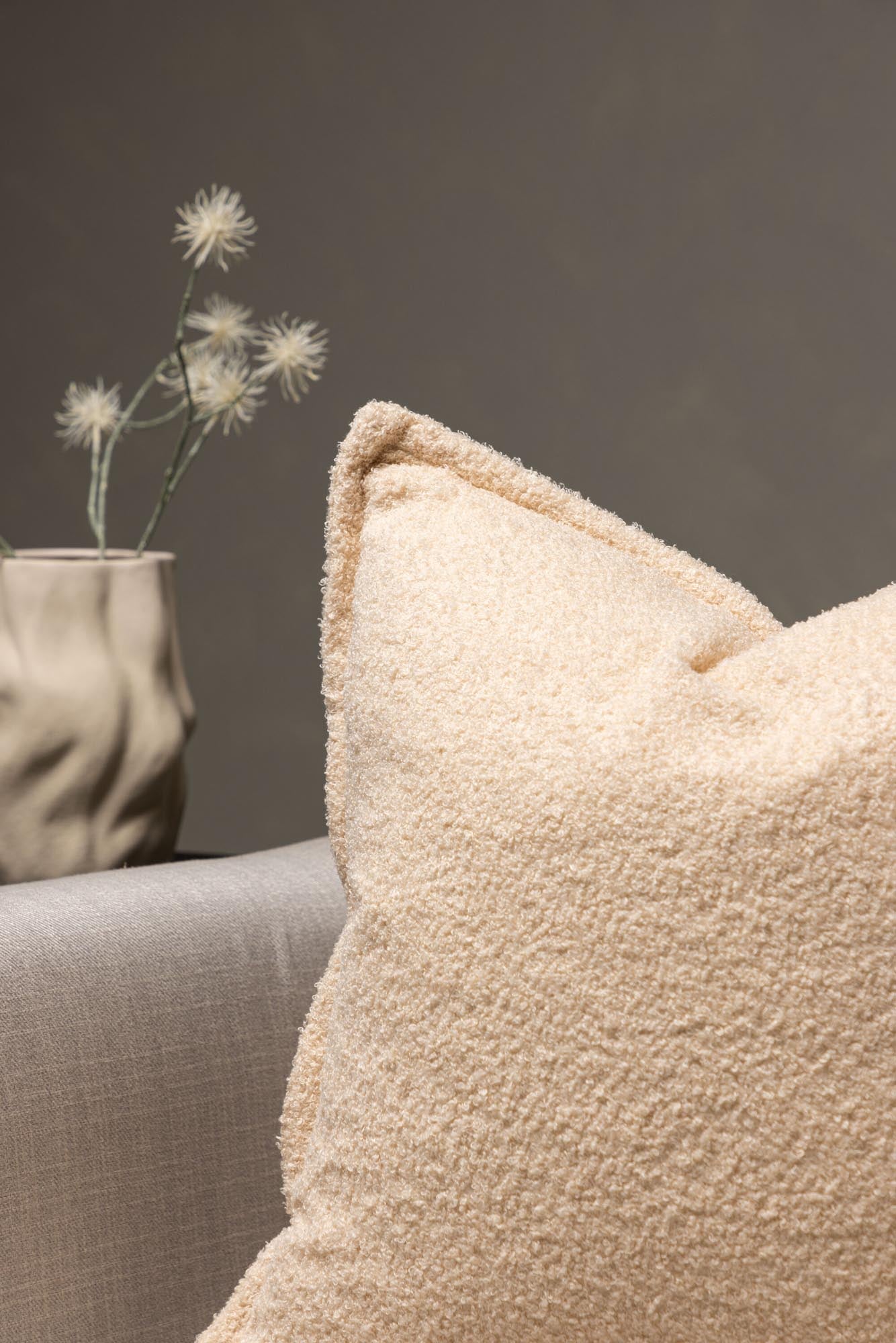 Tuva Kissenbezug von Venture Home: Hochwertiger Polyester, vielseitige Farben und Größen, perfektes Accessoire für einladende Wohnräume.