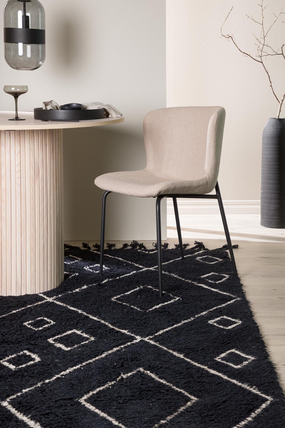 David Teppich in Schwarz präsentiert im Onlineshop von KAQTU Design AG. Teppich ist von Venture Home