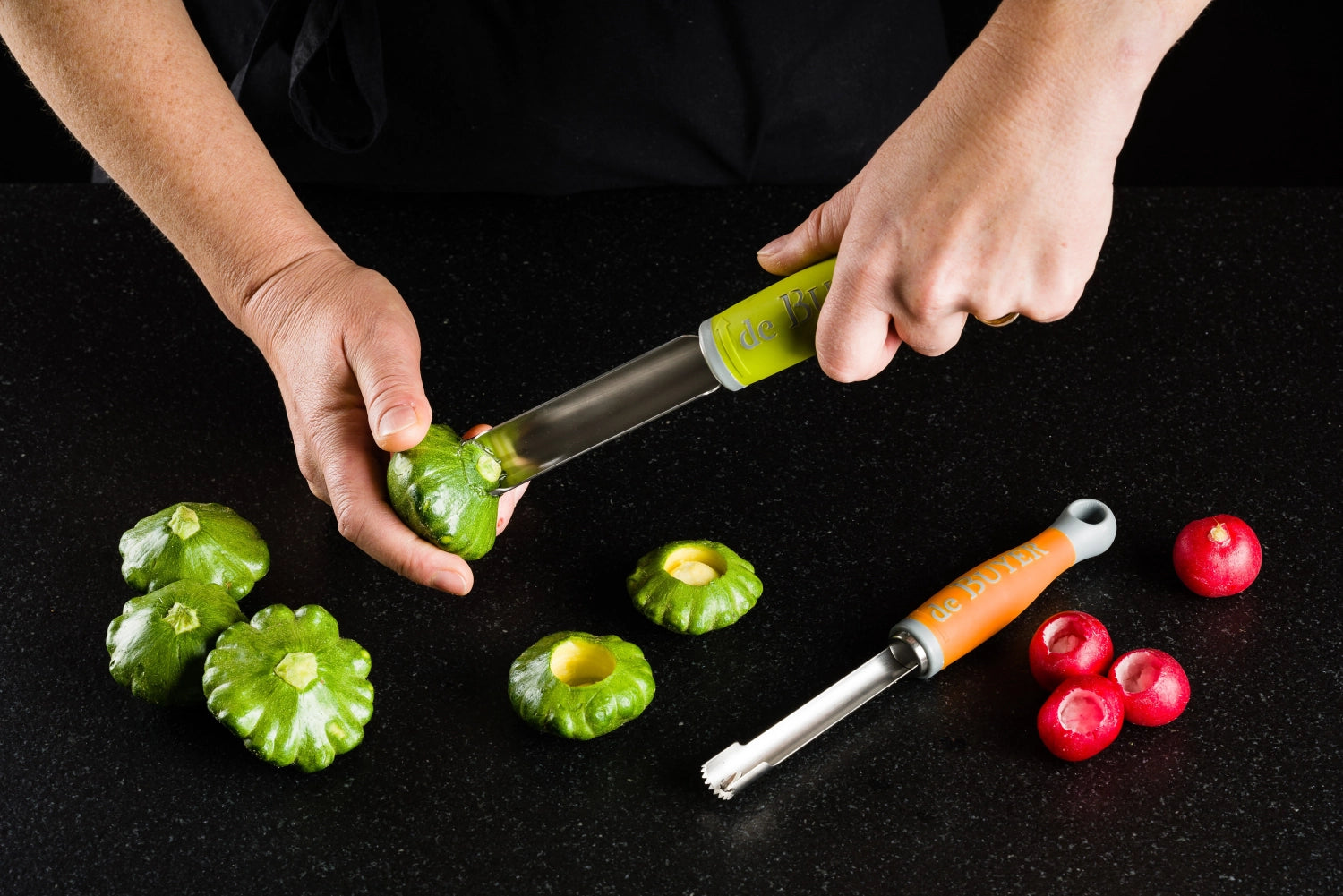 Der Universalentkerner 20mm von de Buyer vereinfacht das Entkernen von Obst und Gemüse. Hochwertiger Edelstahl und ergonomisches Design garantieren Langlebigkeit und Komfort.