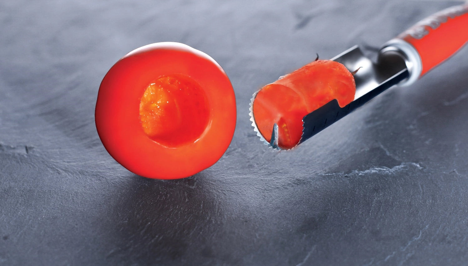 Entdecken Sie den de Buyer Universalentkerner 30mm: Robuster Edelstahl, spülmaschinengeeignet und perfekt für schnelles Entkernen von Obst und Gemüse.