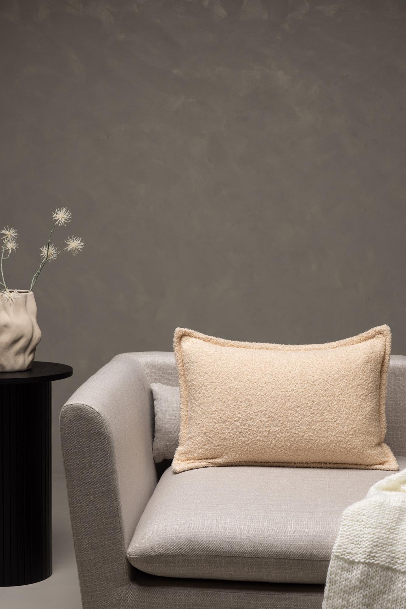 Verleihen Sie Ihrem Zuhause mit dem Tuva Kissenbezug von Venture Home einen Hauch von Eleganz und Komfort. Hochwertiges Polyester, vielseitige Farben und ein praktisches Design machen ihn zum perfekten Deko-Element.