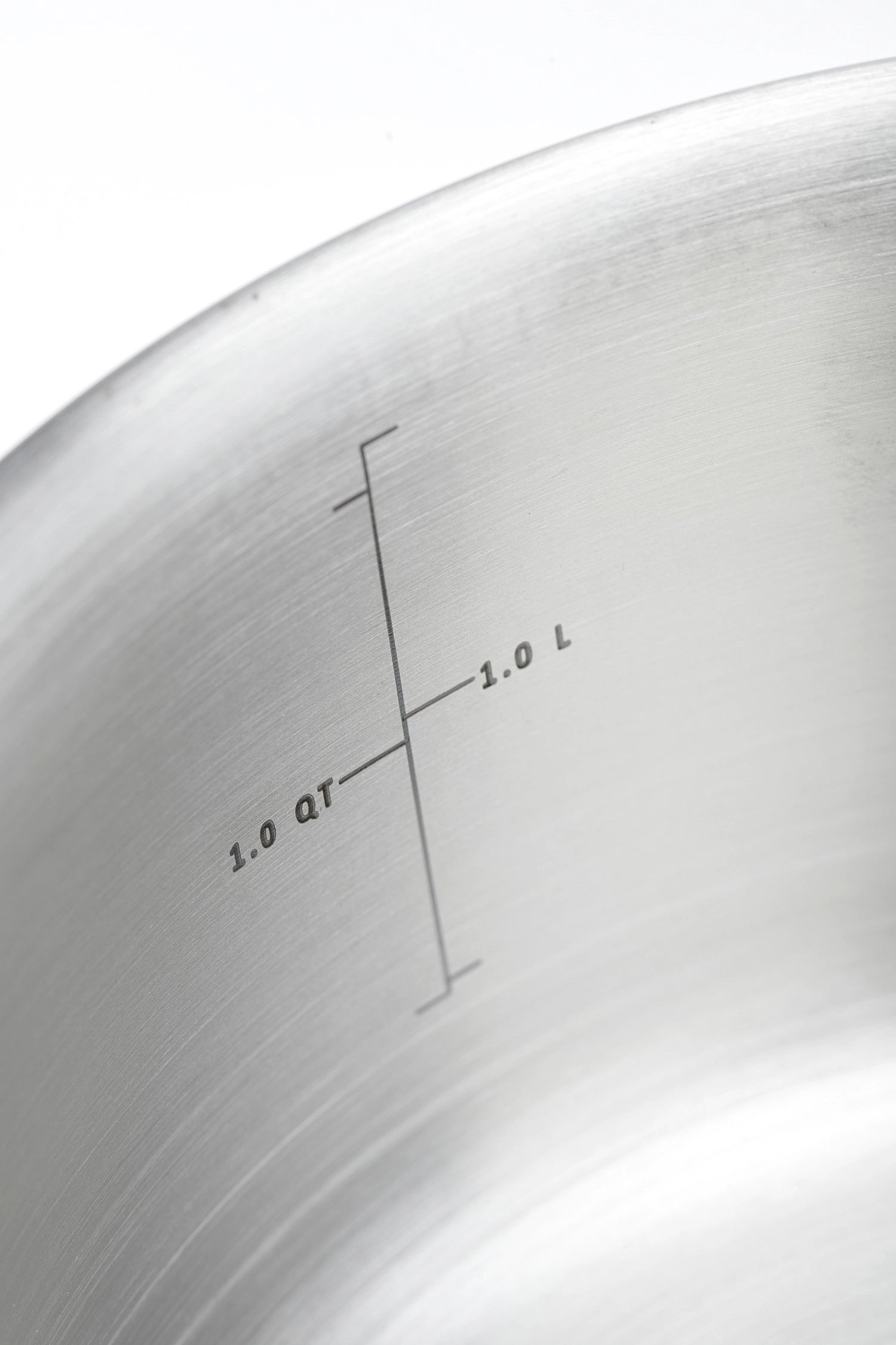 Vielseitiges 8-teiliges Kochtopfset Alchimy von de Buyer, bestehend aus 4 Töpfen (16, 20, 24 cm) und einer 24 cm Bratpfanne, ideal für jede Küche.