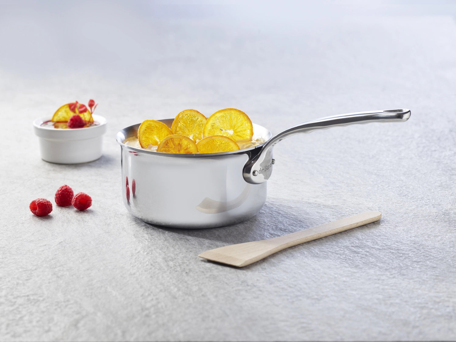Hochwertige Stielkasserolle Affinity Inox Ø 24 cm von de Buyer, perfekt für gesundes Kochen und vielseitig einsetzbar auf allen Herdarten.
