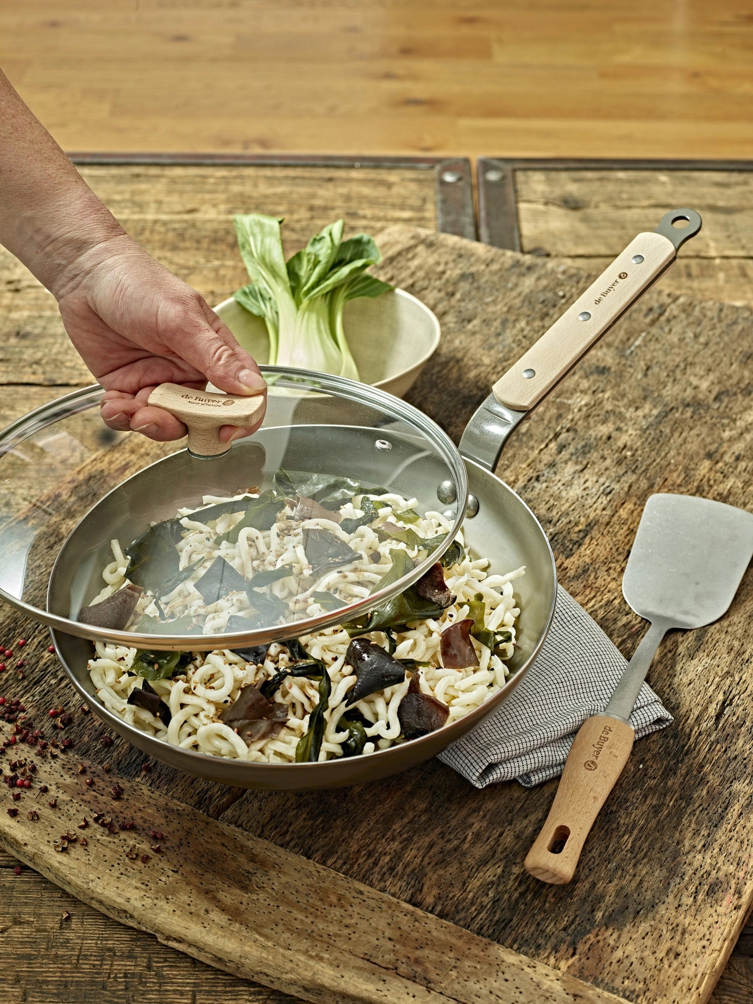 Eleganter Glasdeckel mit Holzknopf (Ø 28 cm) von de Buyer. Perfekt für die Modelle 8780 und 8788, robust und pflegeleicht.