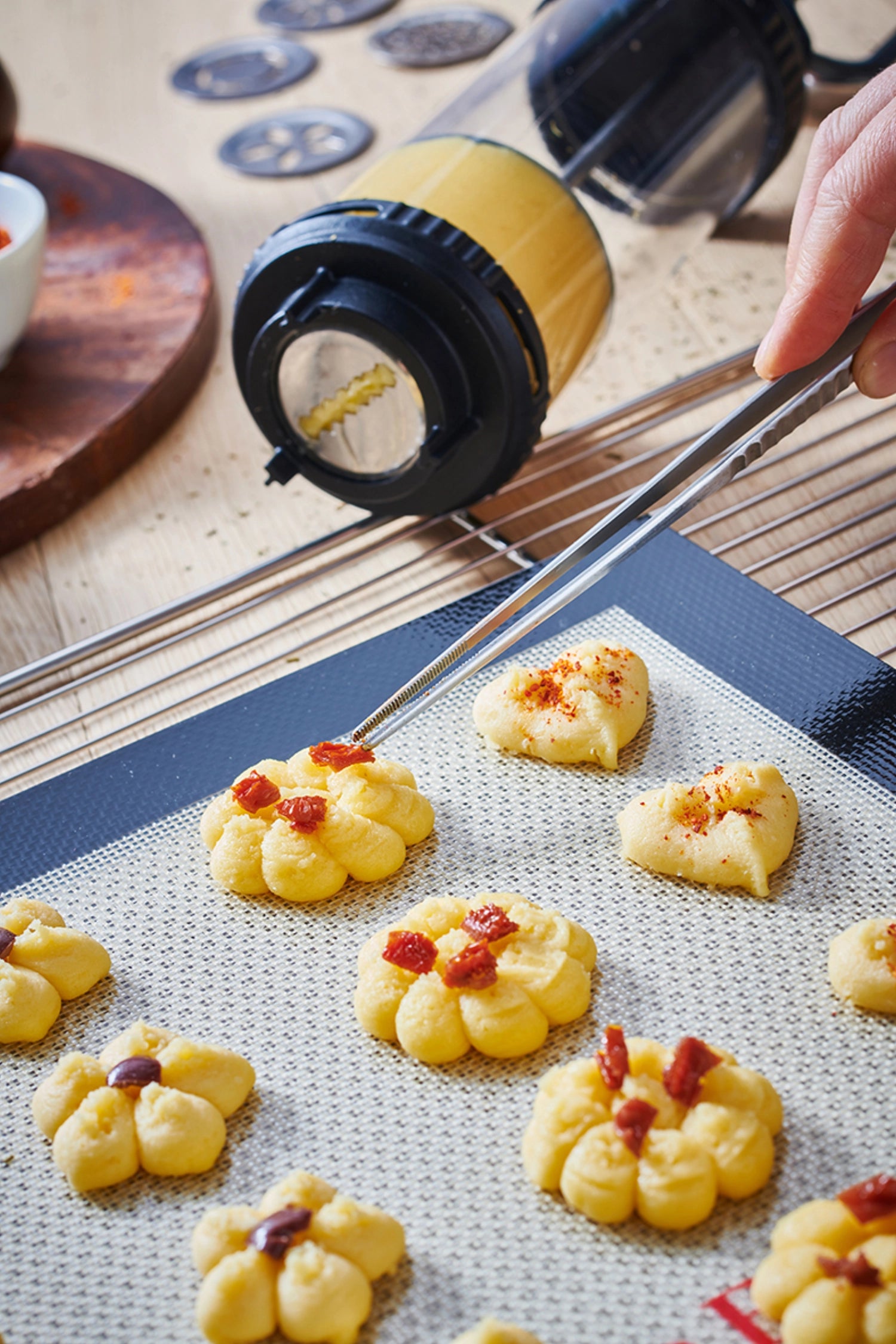 Die gerade Pinzette von de Buyer (25 cm) ist das ideale Küchenwerkzeug für präzises Arbeiten. Perfekt für Feinarbeiten und Dekorationen.