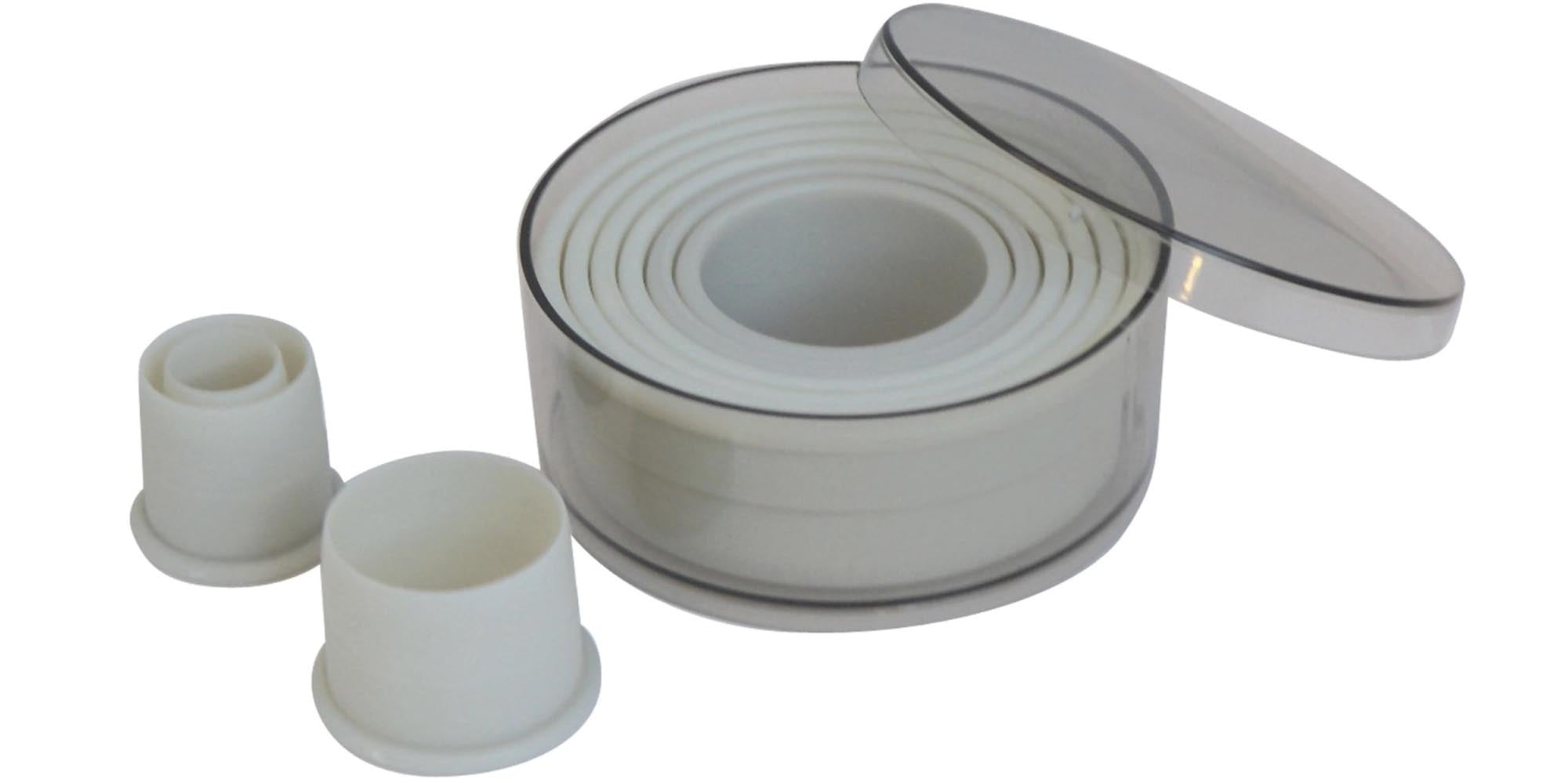 Entdecken Sie den 9-teiligen Ausstechersatz Rund glatt von de Buyer. Ideal für präzises Ausstechen von Keksen, Plätzchen und mehr. Hochwertig, langlebig und spülmaschinenfest!