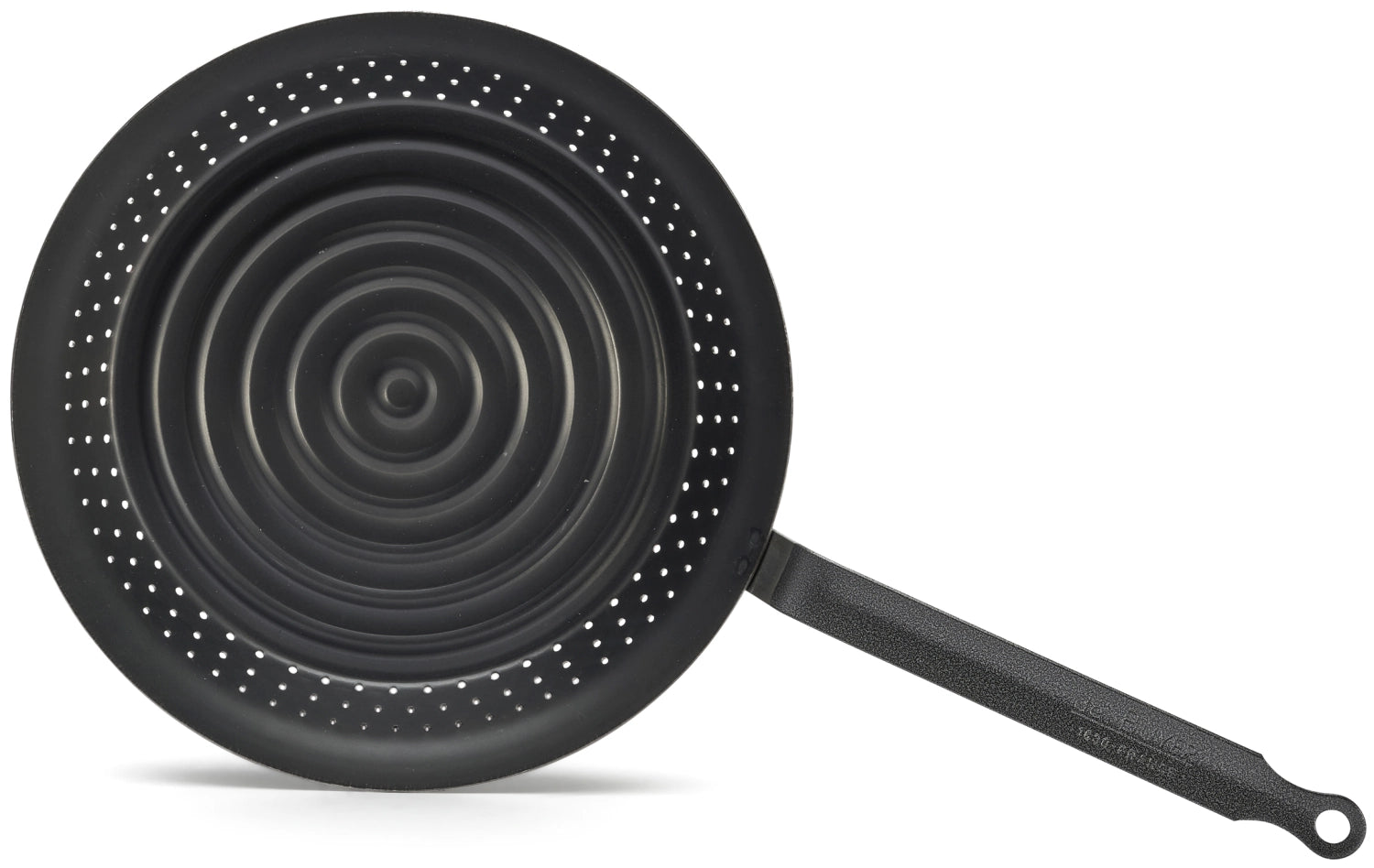 Hochwertige Marronipfanne mit seitlichen Löchern, Ø 28 cm, perfekt für Grill und Lagerfeuer, ideal für schmackhafte Outdoor-Gerichte.