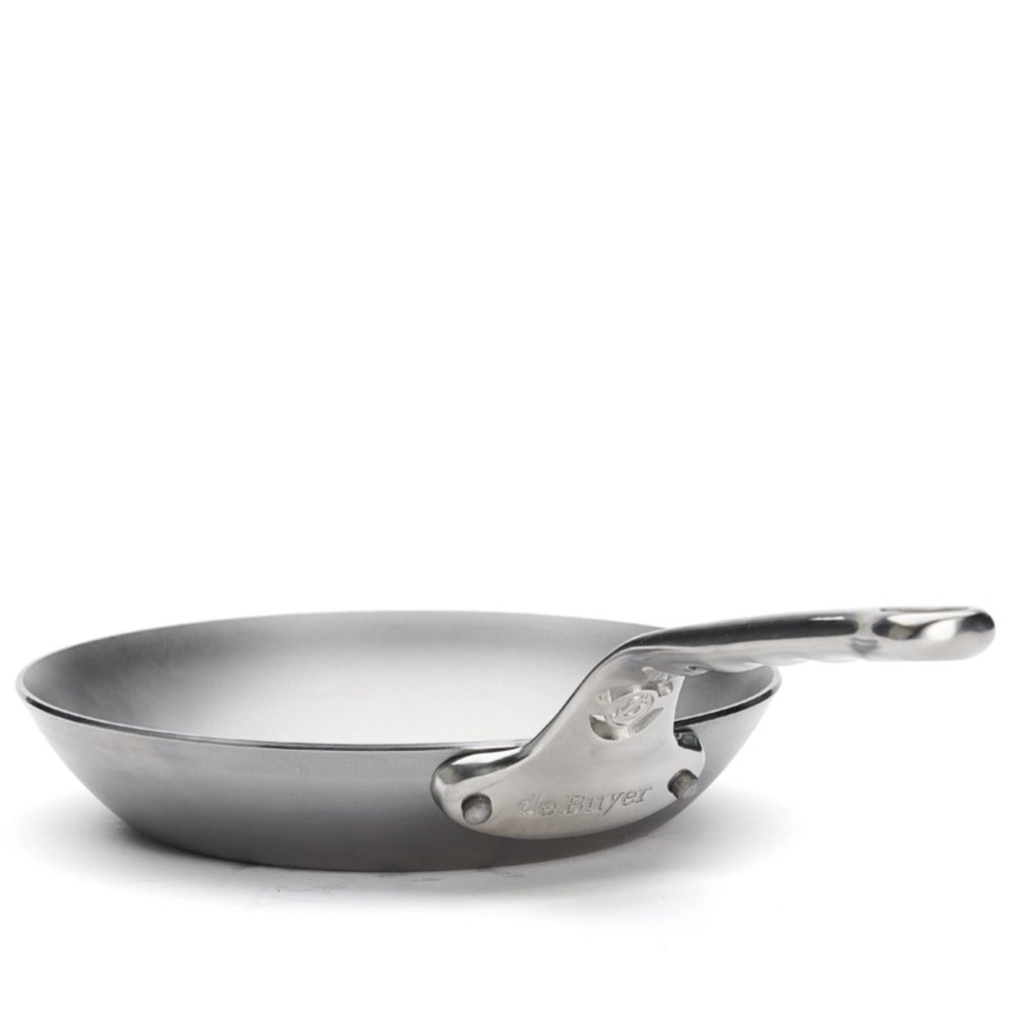 Hochwertige 20 cm Eisenbratpfanne von de Buyer, geeignet für Induktion, ideal für gleichmäßiges Braten und vielseitige Zubereitungsmethoden.