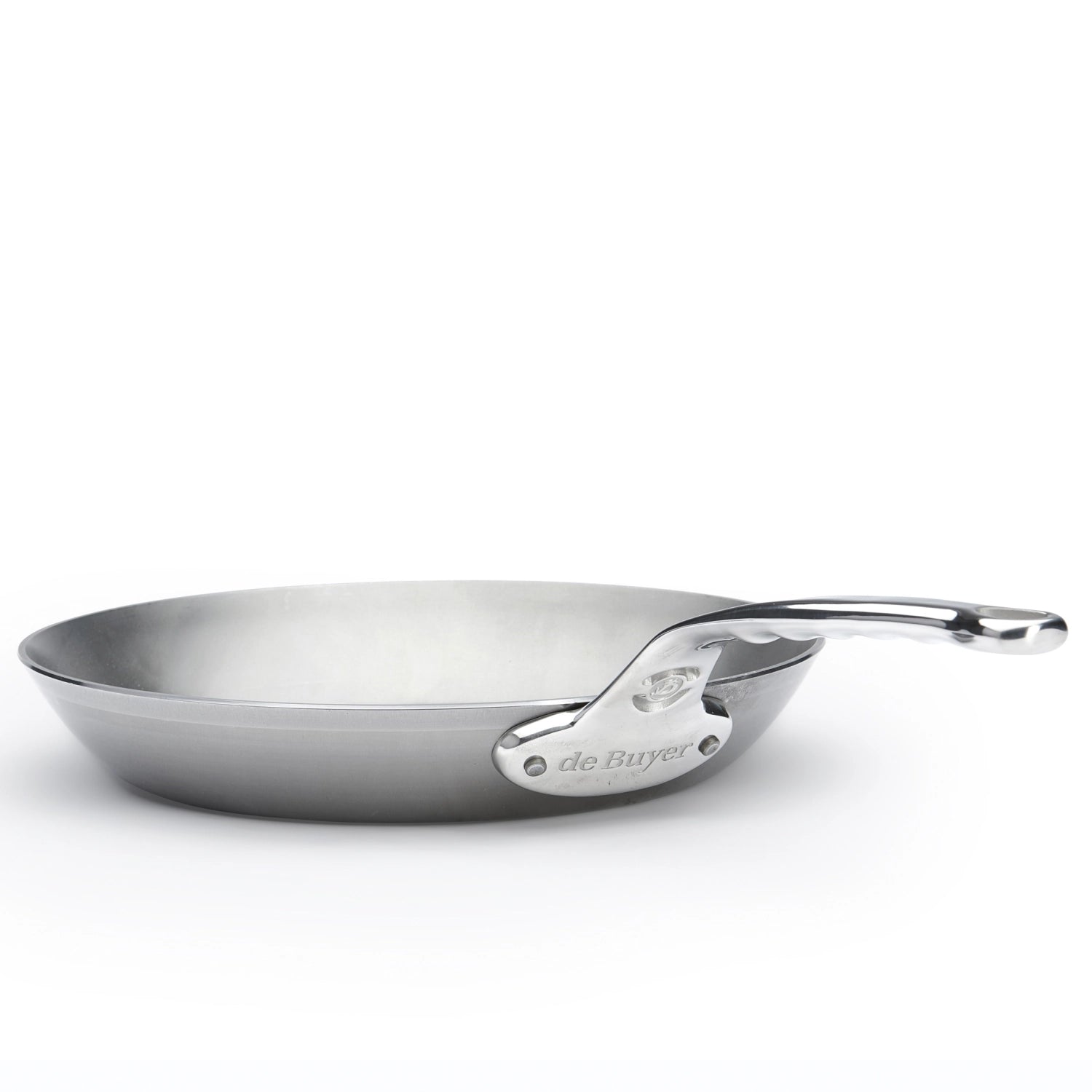 Robuste 28 cm Eisenbratpfanne von de Buyer, geeignet für Induktionsherde, für gleichmäßiges Braten und hervorragende Kochresultate.