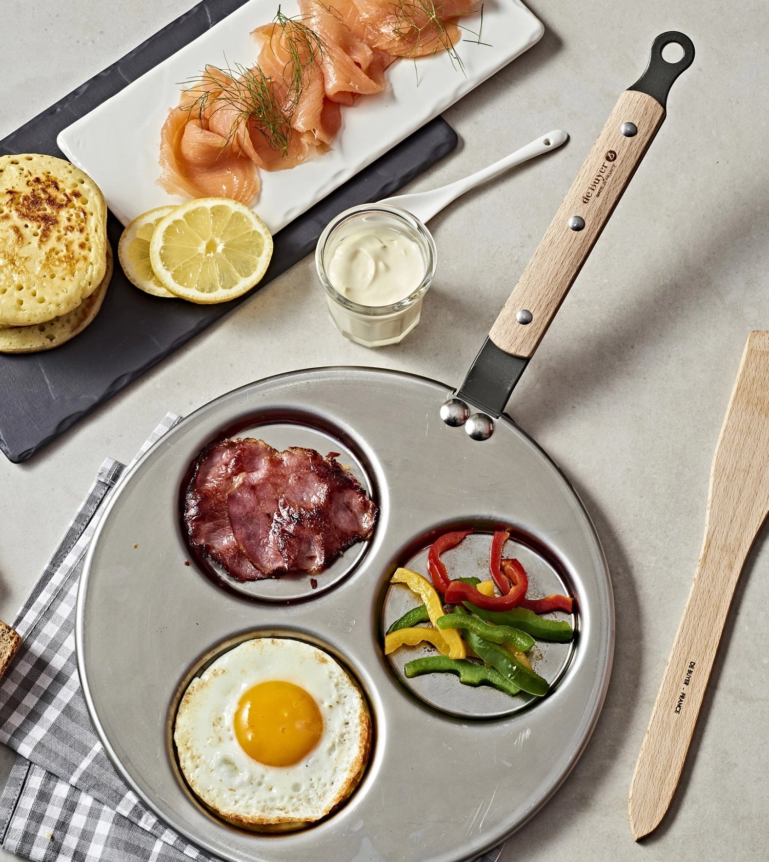 Mineral B Bois Blinipfanne Ø 27cm von de Buyer, ideal zum Braten von 3 Blinis à Ø 10cm, aus hochwertigem Material für perfekte Ergebnisse.