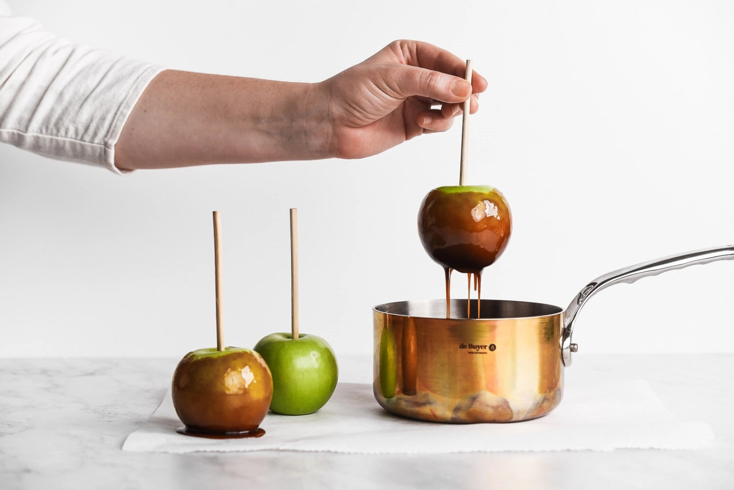 PRIMA MATERA Stielkasserolle aus Kupfer und Edelstahl, Ø14cm, für Induktion, ideal zum Kochen und Braten, elegantes Design von de Buyer.