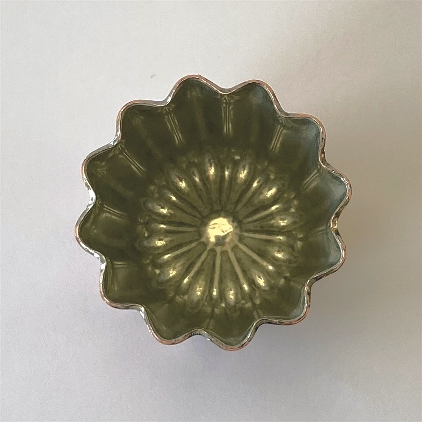 Entdecken Sie die exklusive Kuchenform Cannelés von de Buyer aus Kupfer. Perfekte Wärmeleitung für köstliche, saftige Küchlein mit Karamellkruste.