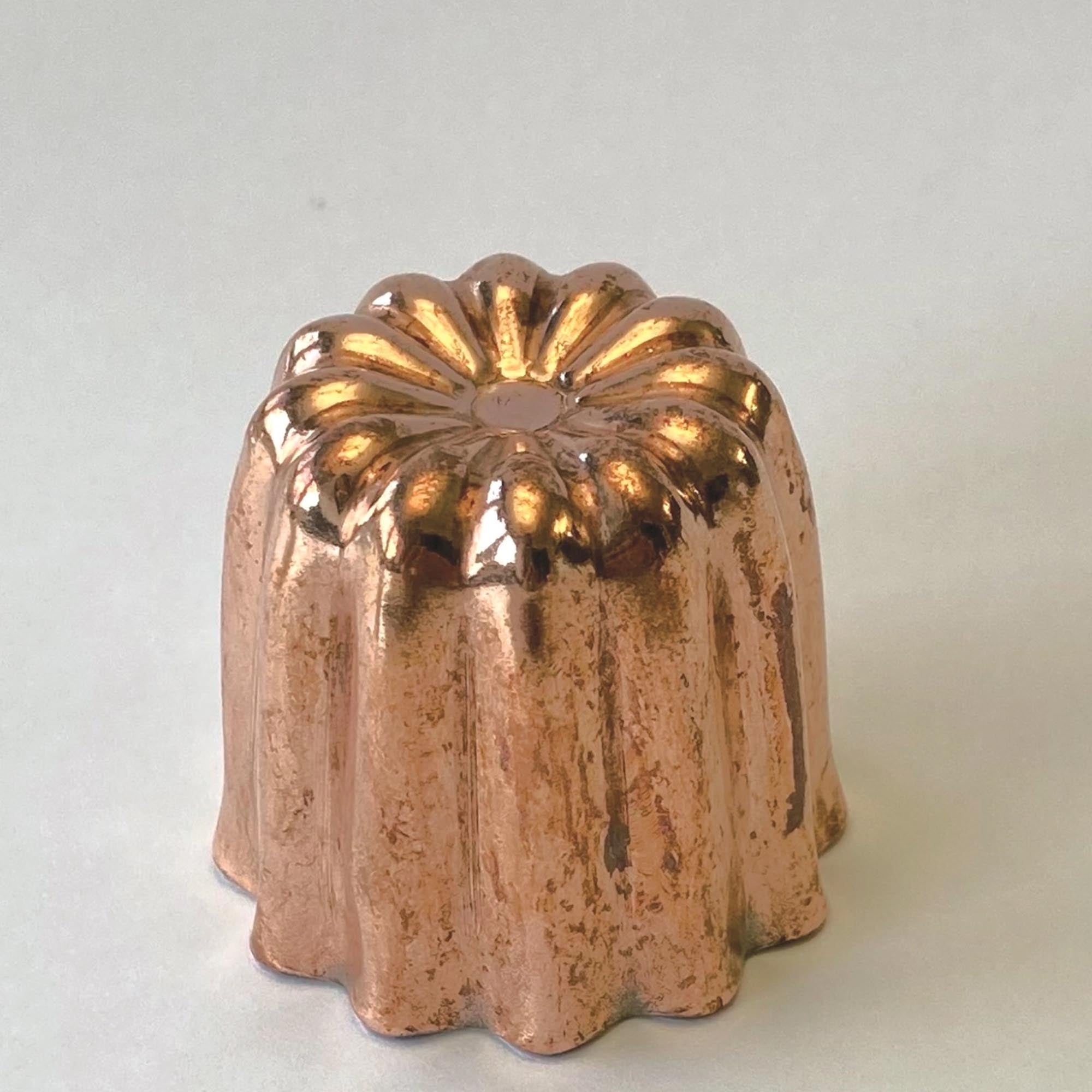 Kupfer Cannelés-Form von de Buyer: Perfekte Backergebnisse garantiert.