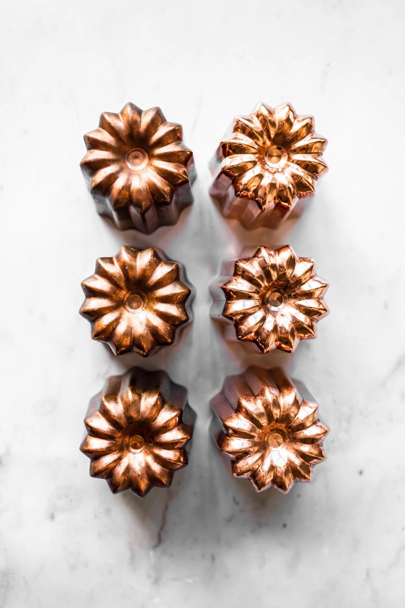 Entdecken Sie die exklusive Cannelés Kuchenform aus Kupfer von de Buyer. Ideal für gleichmäßige Backergebnisse und köstliche Leckereien.