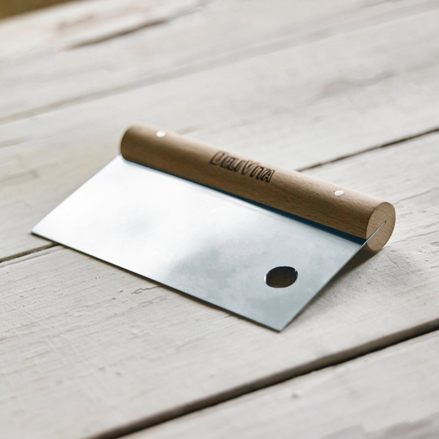 Der Delivita Teigteiler aus Edelstahl ist das perfekte Werkzeug für präzises Teigteilen. Ergonomisch und langlebig – ideal für alle Bäcker!