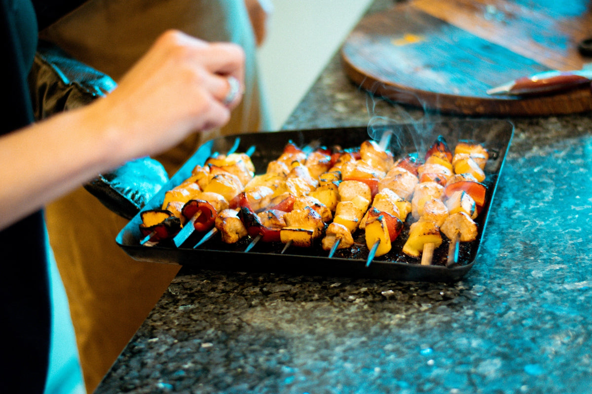 Ofengeschirr rechteckig in Schwarz präsentiert im Onlineshop von KAQTU Design AG. Backutensilien ist von Delivita