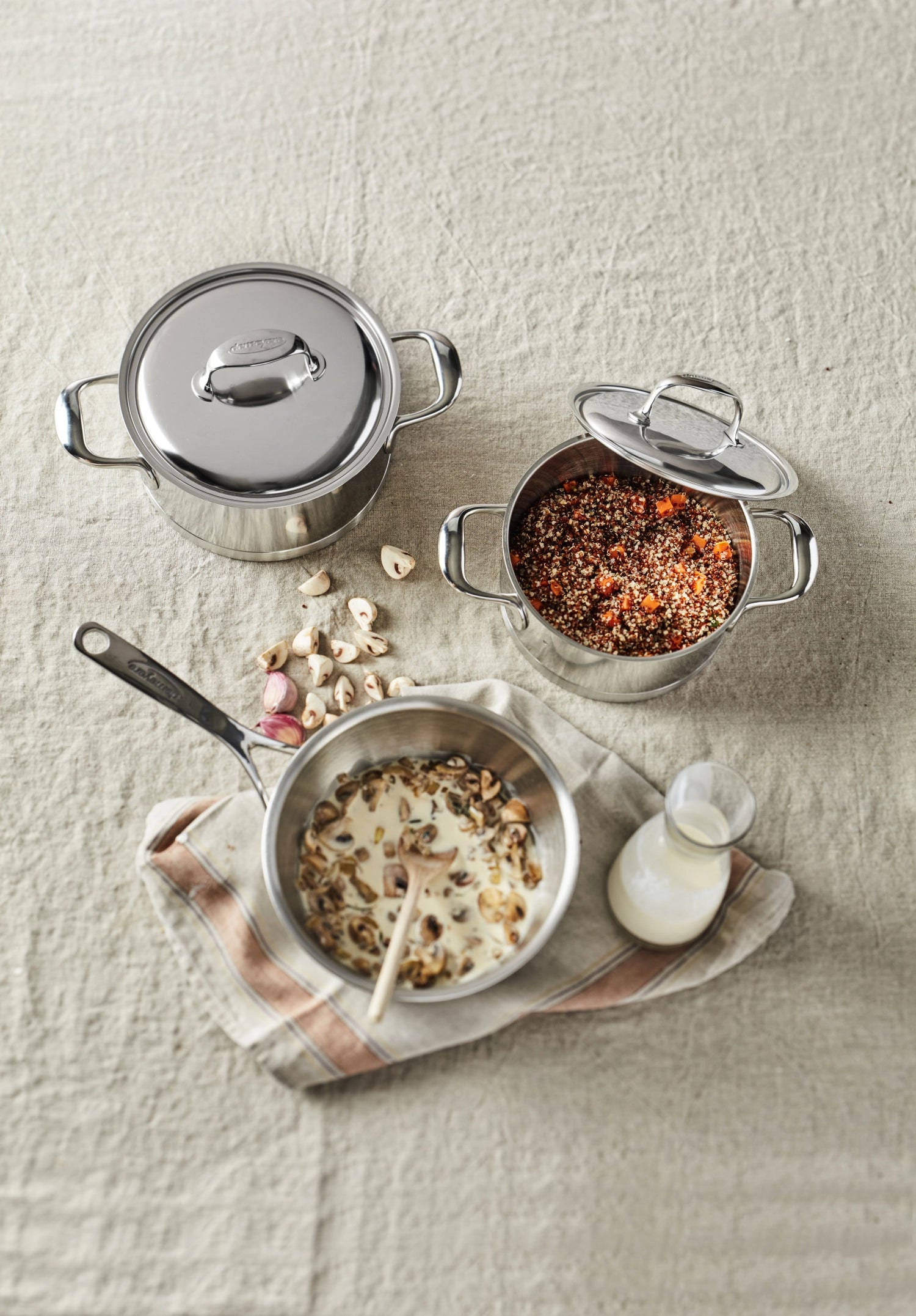 Hochwertiges 3-teiliges Kochtopfset Atlantis 7 von Demeyere, ideal für anspruchsvolles Kochen, umfasst D41318, D41320 und D25920.