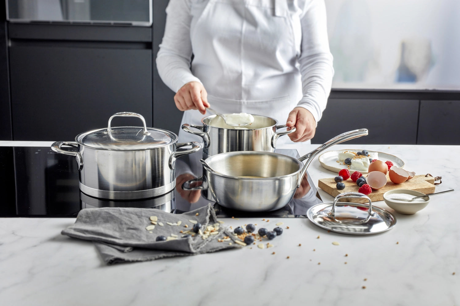 Entdecken Sie das Atlantis 7 Starter Set von Demeyere: 3 hochwertige Edelstahl-Küchenutensilien für vielseitiges und elegantes Kochen.