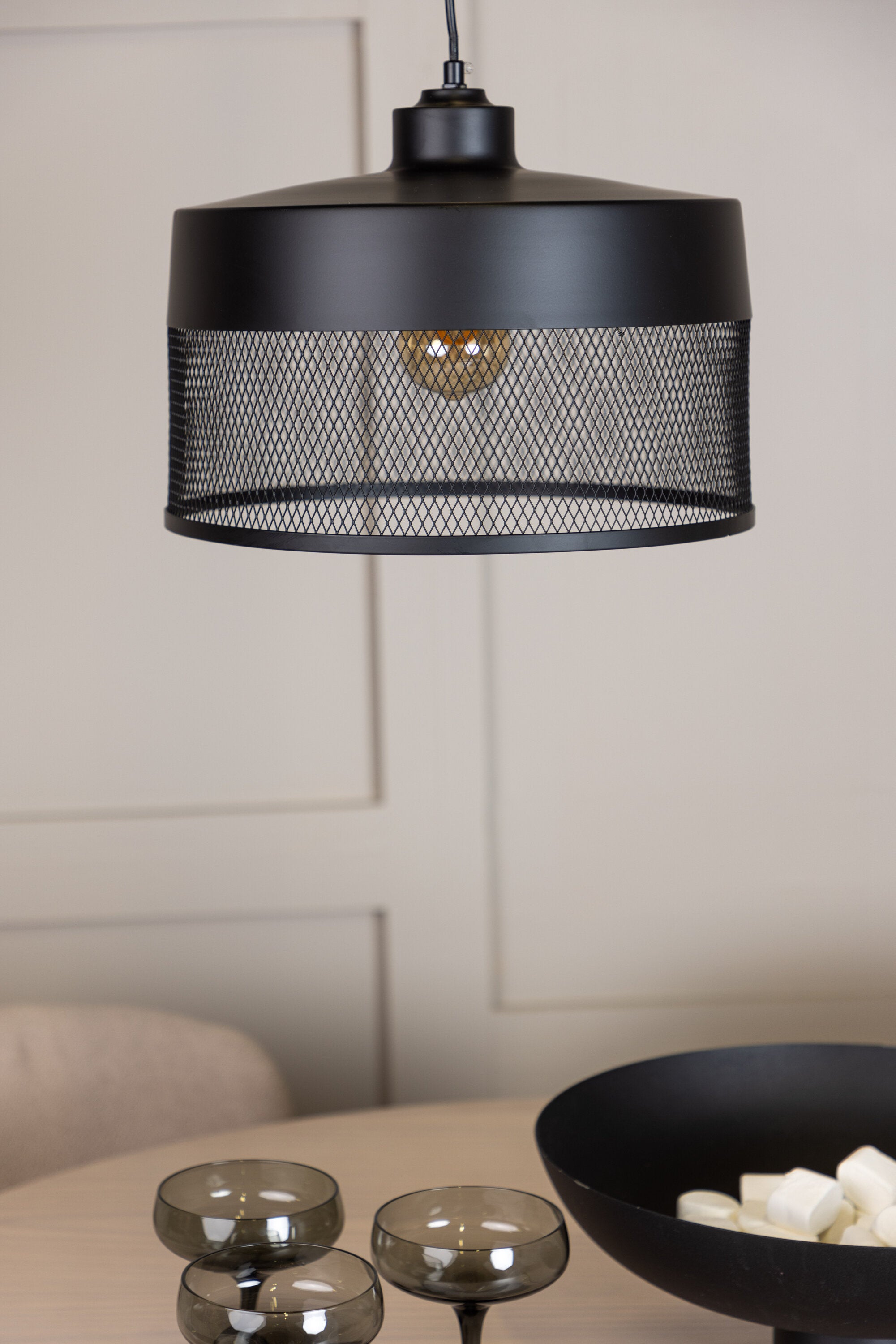 Toulon Pendelleuchte in Schwarz präsentiert im Onlineshop von KAQTU Design AG. Pendelleuchte ist von Venture Home