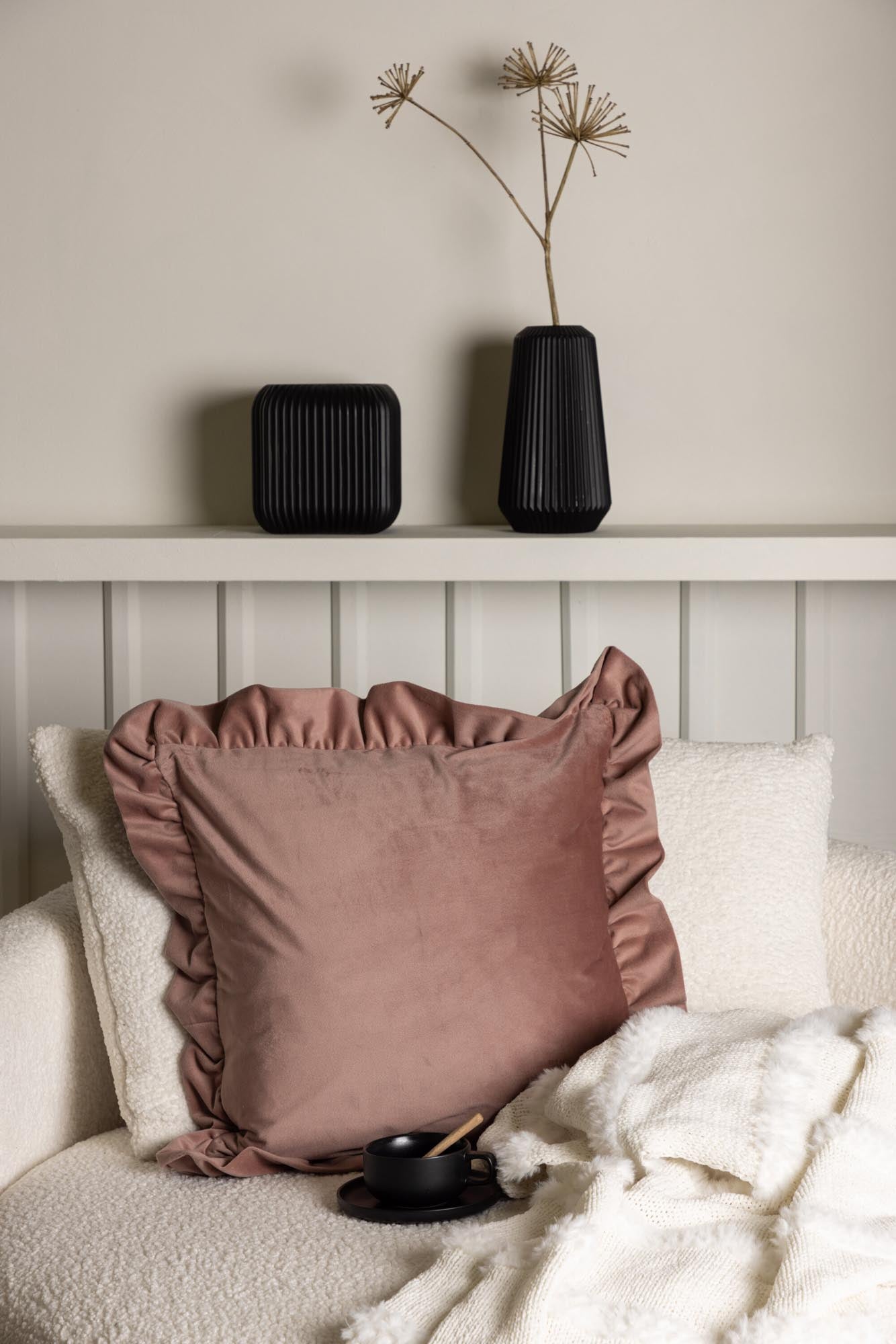 Hailey Kissenbezug in Rosa präsentiert im Onlineshop von KAQTU Design AG. Deko Kissenbezug ist von Venture Home