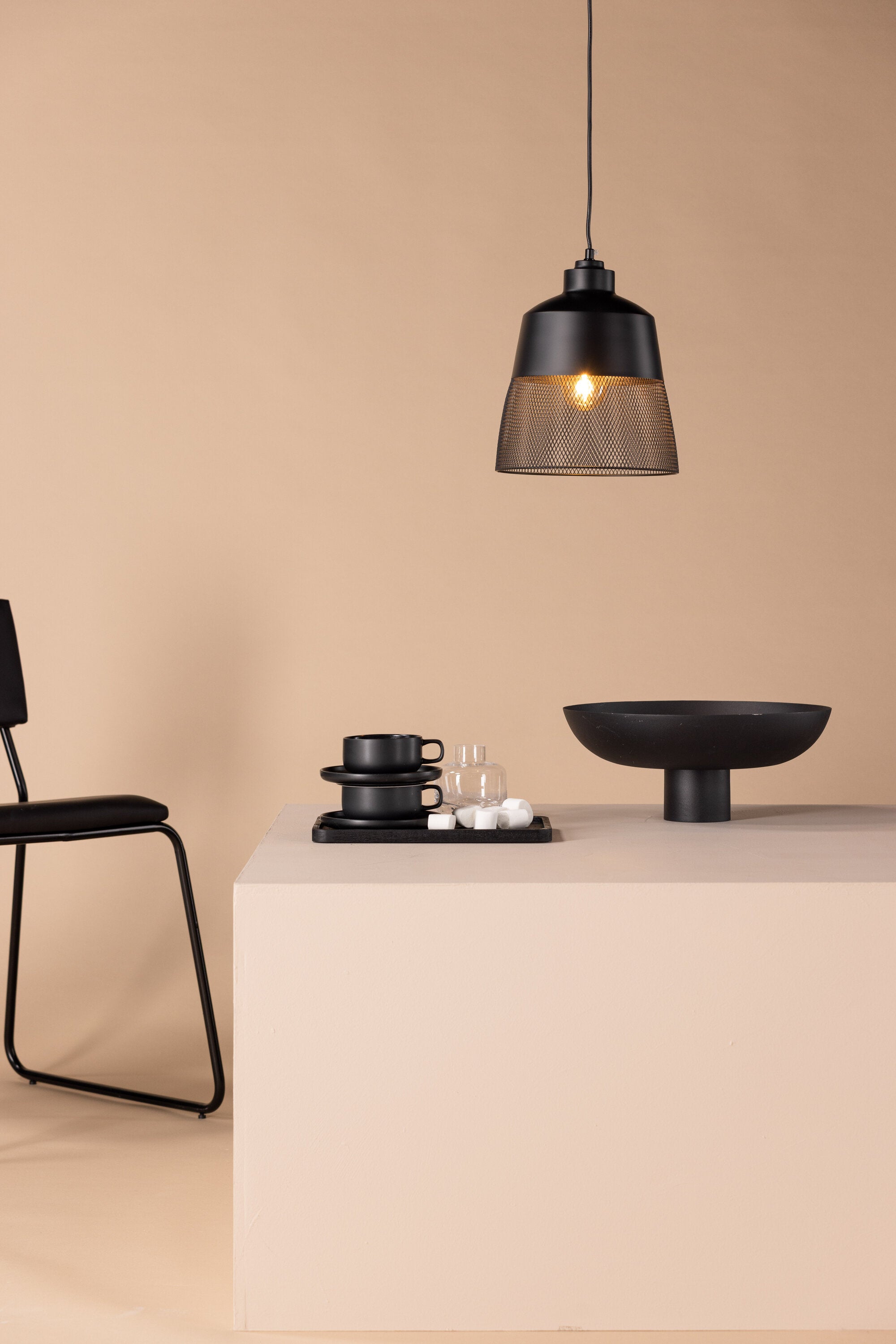 Toulon Pendelleuchte in Schwarz präsentiert im Onlineshop von KAQTU Design AG. Pendelleuchte ist von Venture Home