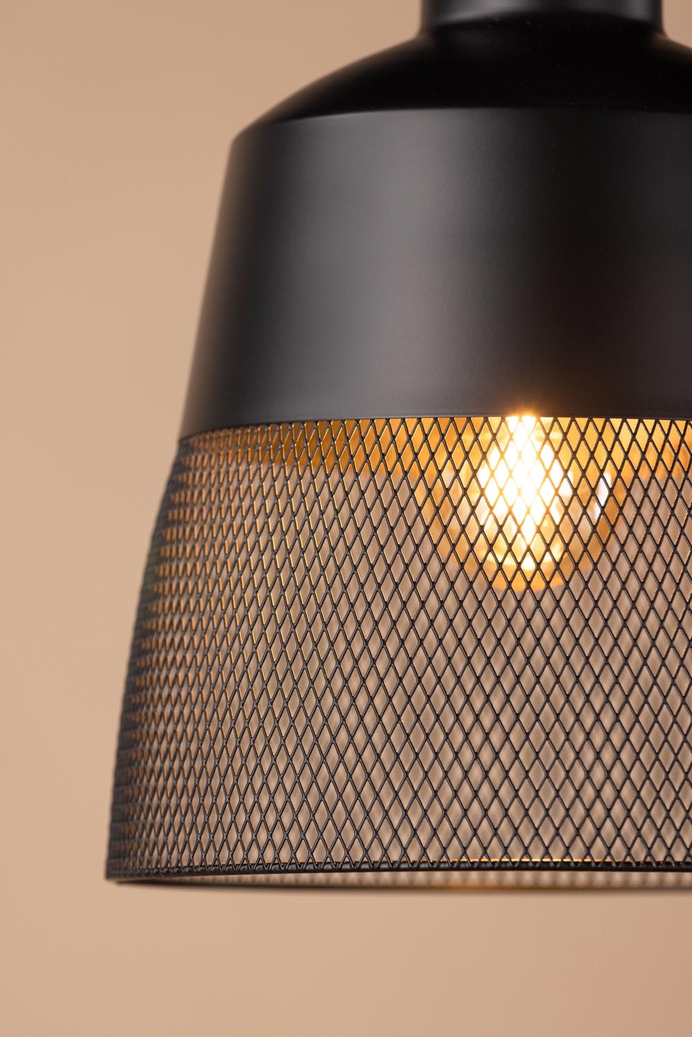 Toulon Pendelleuchte in Schwarz präsentiert im Onlineshop von KAQTU Design AG. Pendelleuchte ist von Venture Home