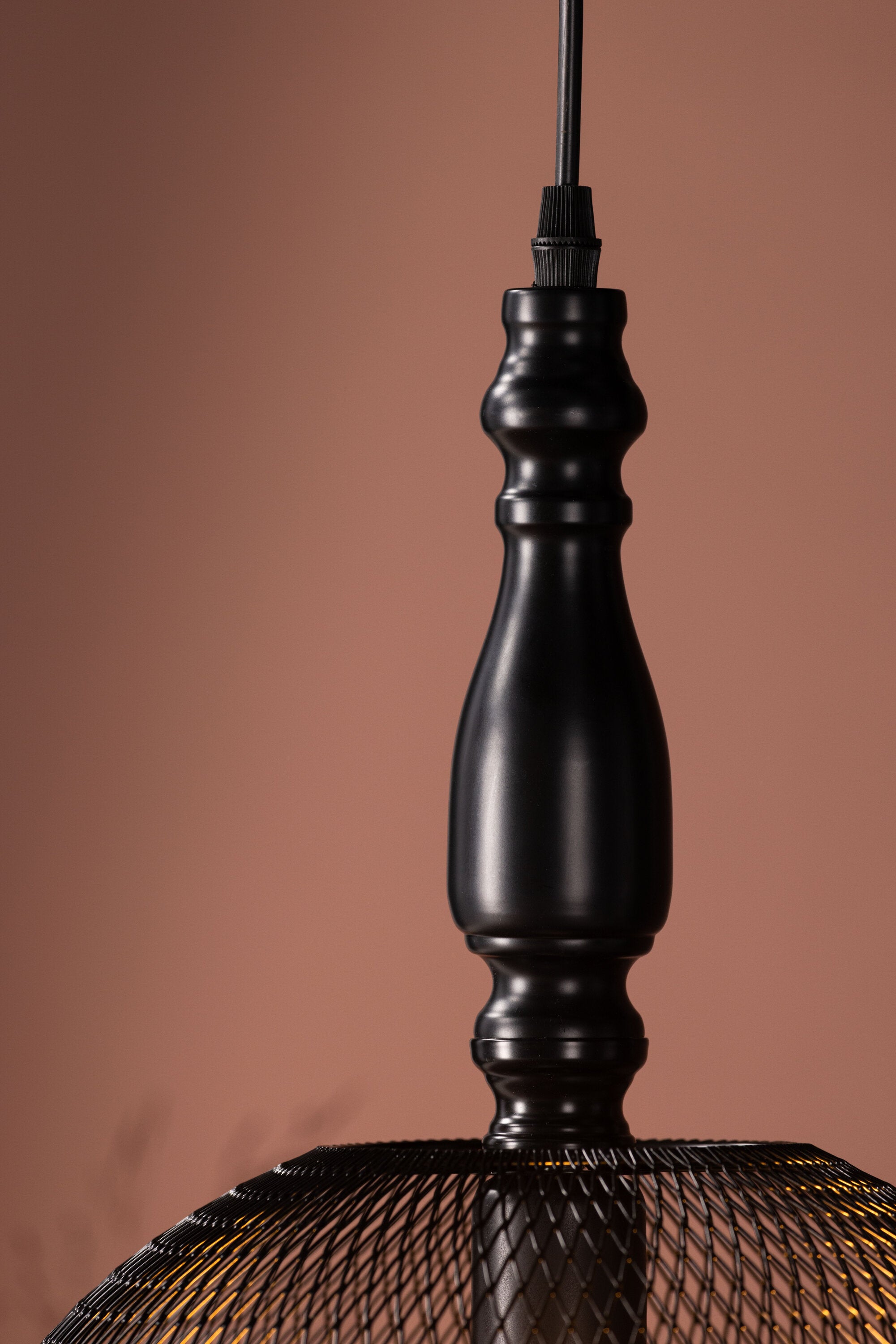 Valence Pendelleuchte in Schwarz präsentiert im Onlineshop von KAQTU Design AG. Pendelleuchte ist von Venture Home