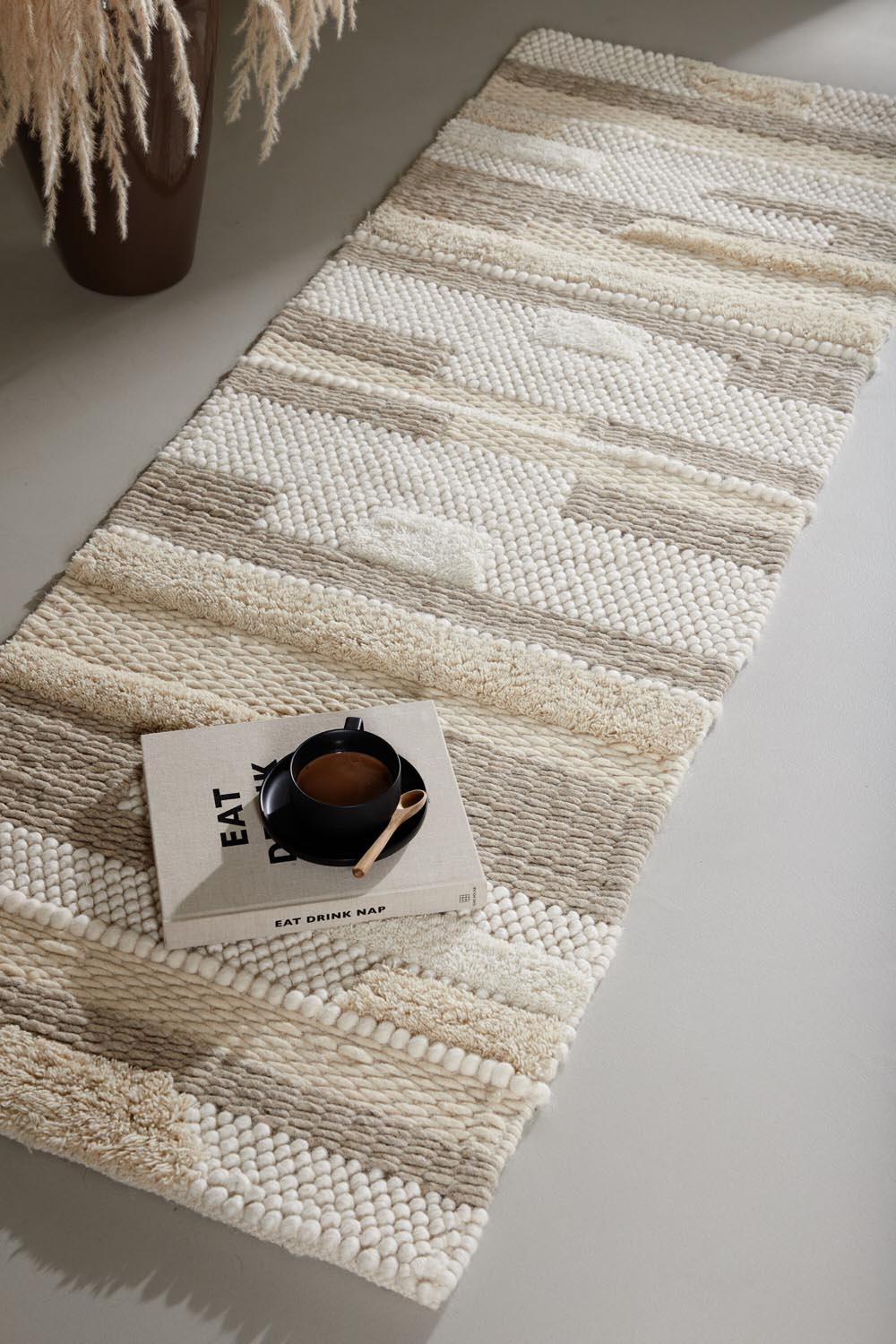 Sixteen Teppich in Beige präsentiert im Onlineshop von KAQTU Design AG. Teppich ist von Venture Home