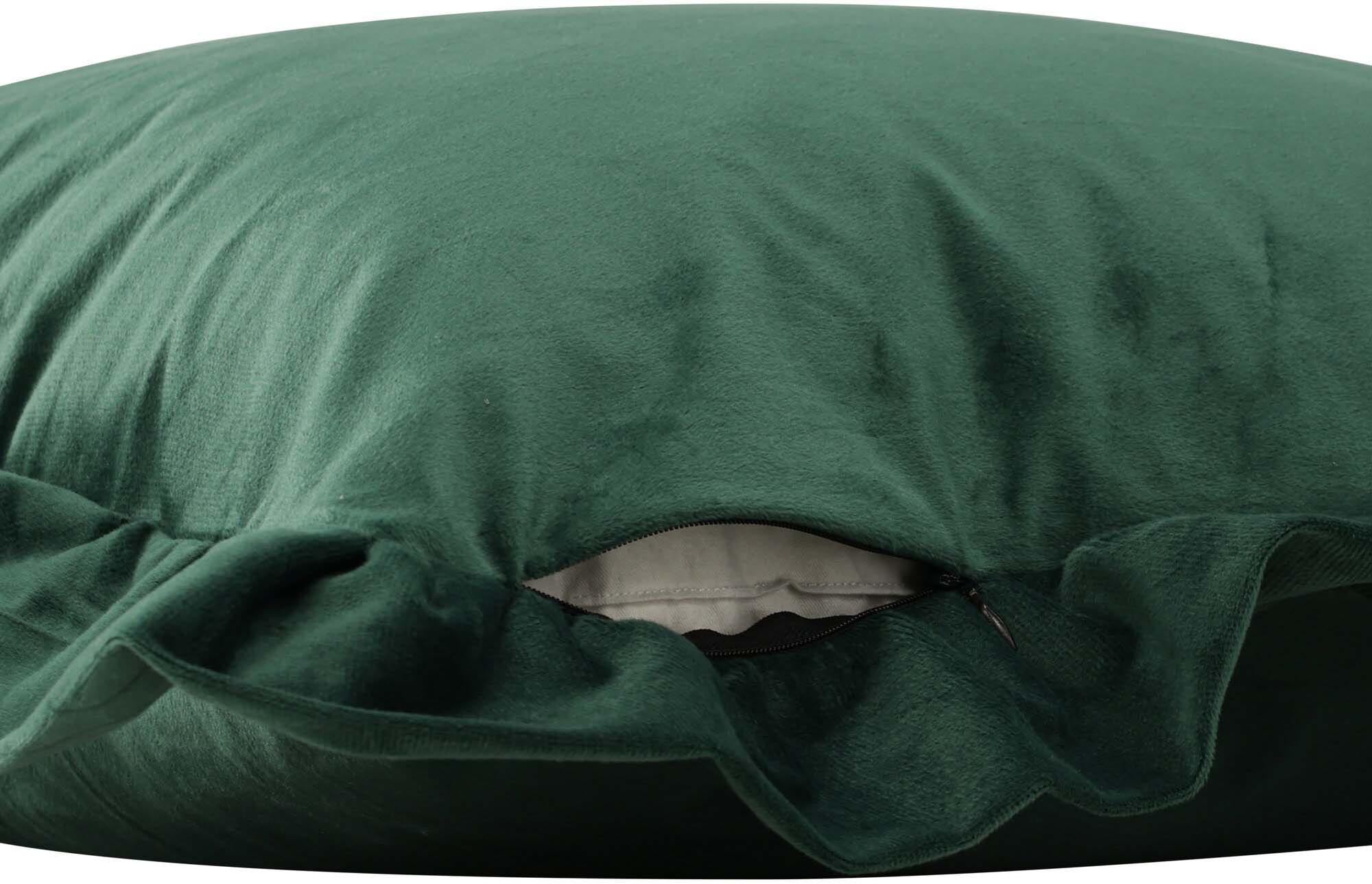 Hailey Kissenbezug in Grün präsentiert im Onlineshop von KAQTU Design AG. Deko Kissenbezug ist von Venture Home