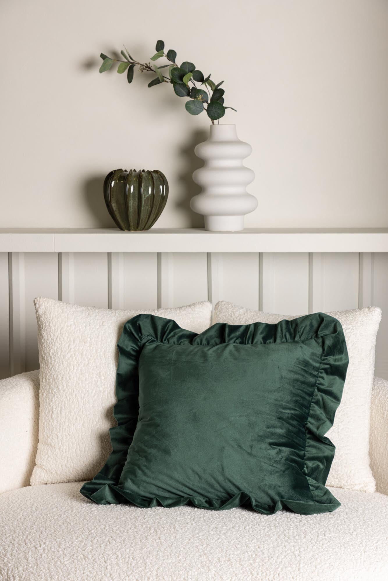 Hailey Kissenbezug in Grün präsentiert im Onlineshop von KAQTU Design AG. Deko Kissenbezug ist von Venture Home