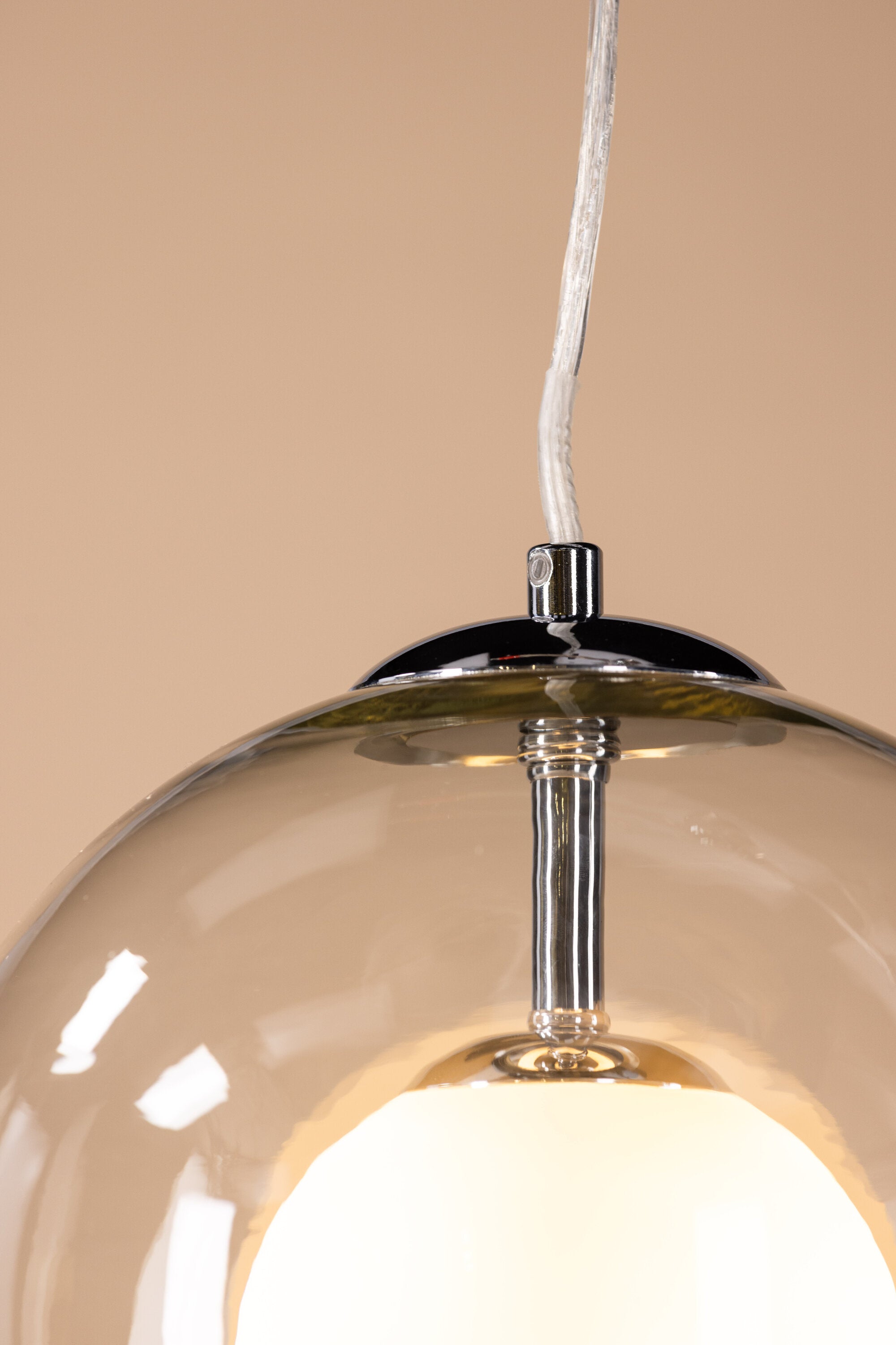 Roche Pendelleuchte in Grau präsentiert im Onlineshop von KAQTU Design AG. Pendelleuchte ist von Venture Home