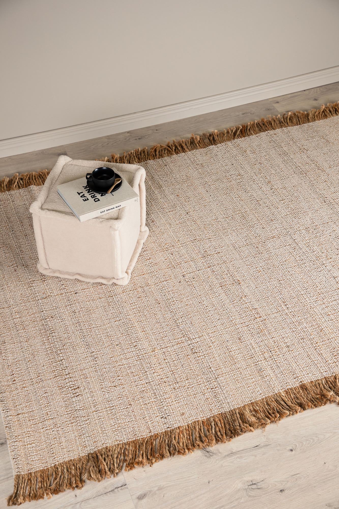 Emilio Teppich in Cremefarben präsentiert im Onlineshop von KAQTU Design AG. Teppich ist von Venture Home