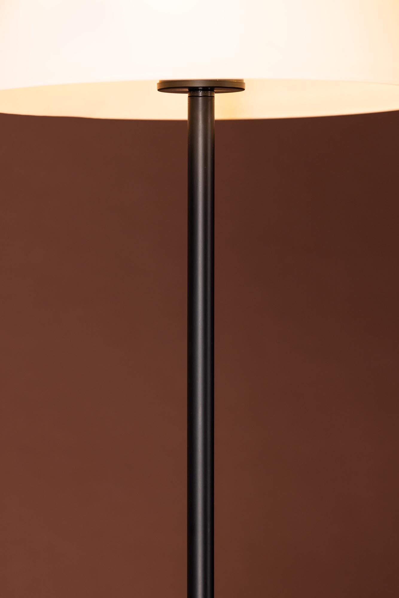 Ferrand Stehleuchte: Skandinavisches Design trifft auf Funktionalität.