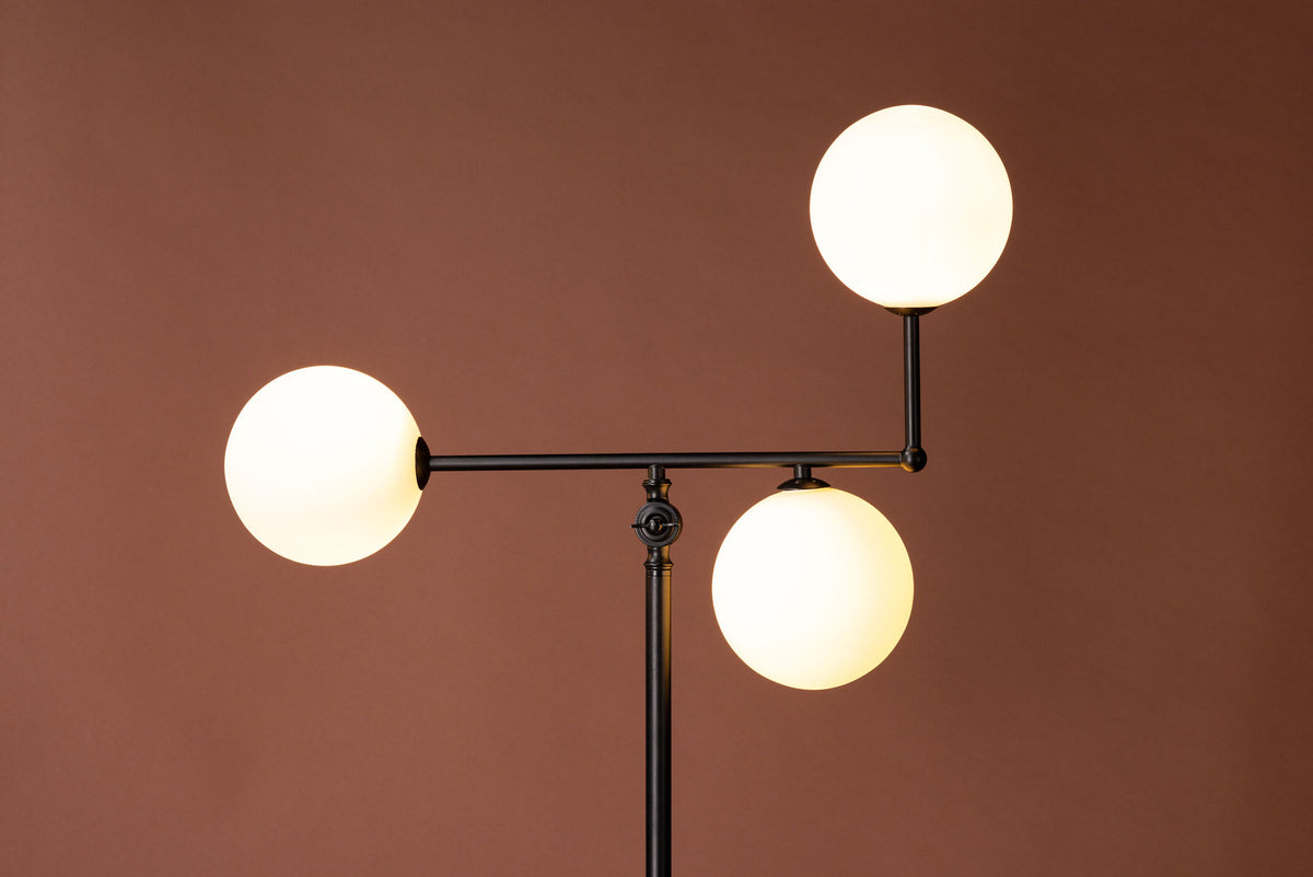 Marsan Stehleuchte in Schwarz präsentiert im Onlineshop von KAQTU Design AG. Stehleuchte ist von Venture Home