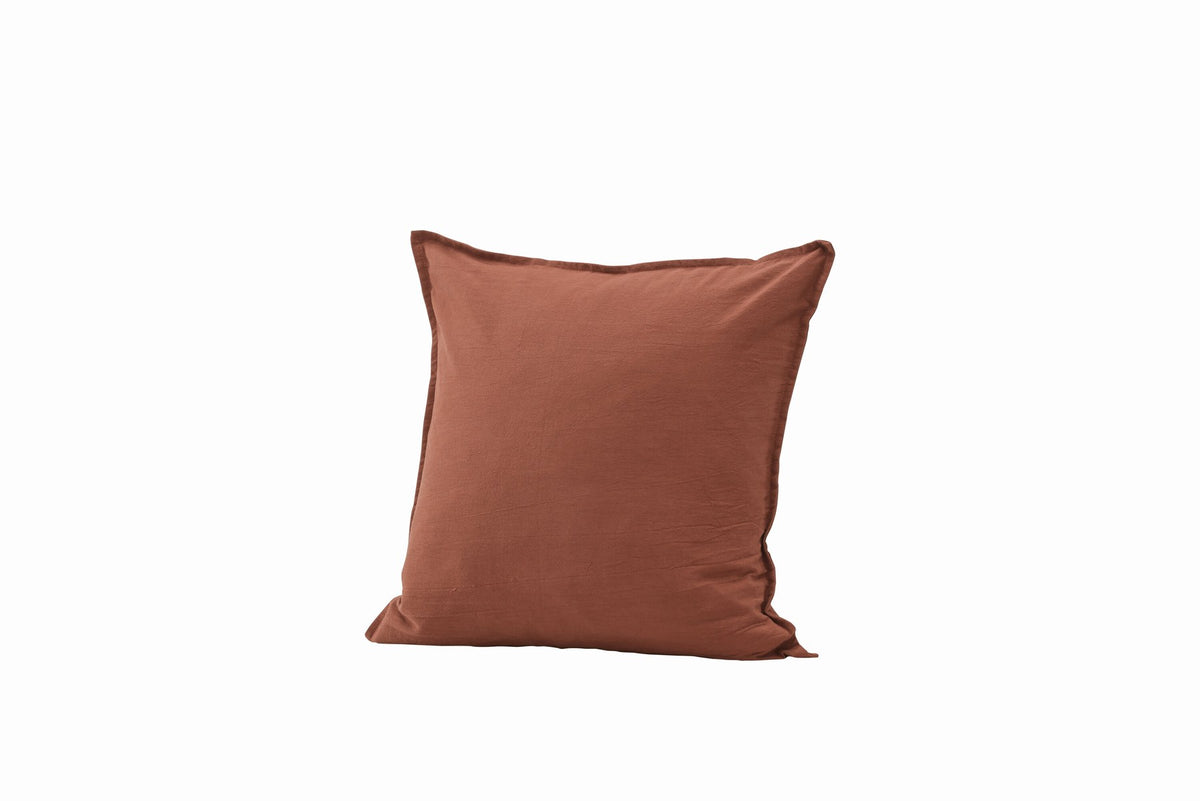 Beiger Kissenbezug Ronja aus 100 % Baumwolle, quadratische Form 45 x 45 cm, mit Reissverschluss und Passepoil-Rand auf der Rückseite.